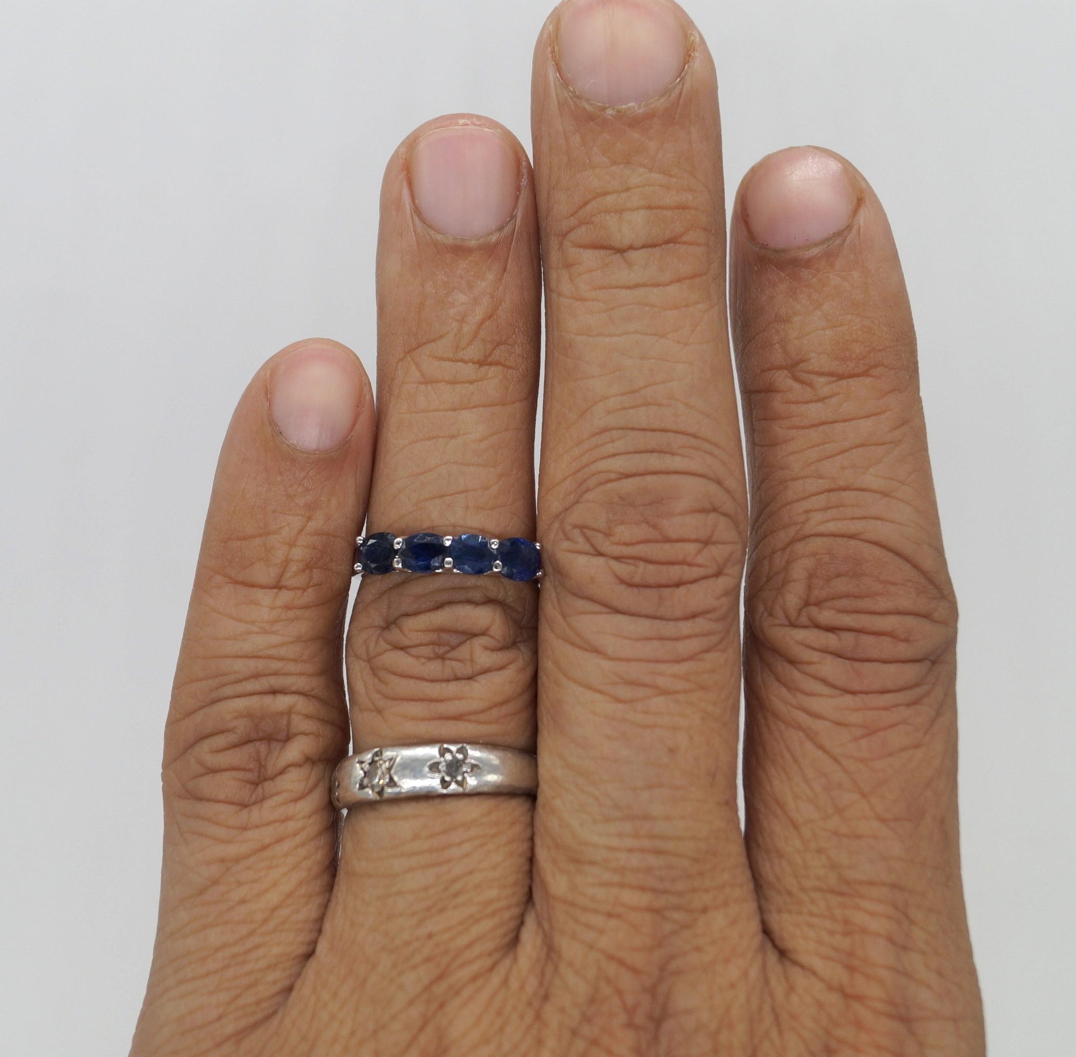 Fascia di Zaffiri Blu Naturali Certificati Anello in argento Sterling e oro bianco Vermeil in vendita 8