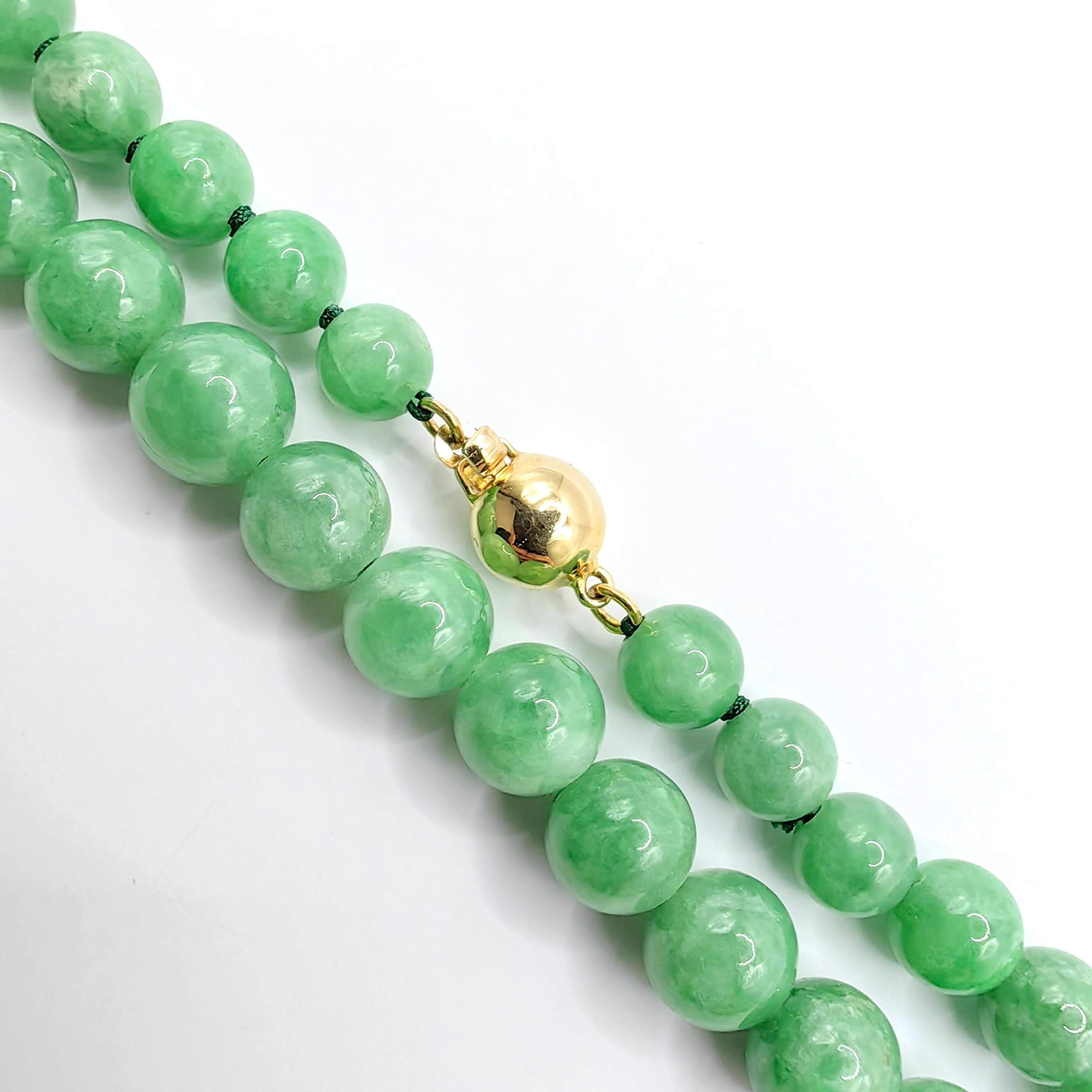 Certified Natural Burmese Apple Green Jadeite Jade Bead 18K Gold Clasp Necklace In New Condition For Sale In Wan Chai District, HK