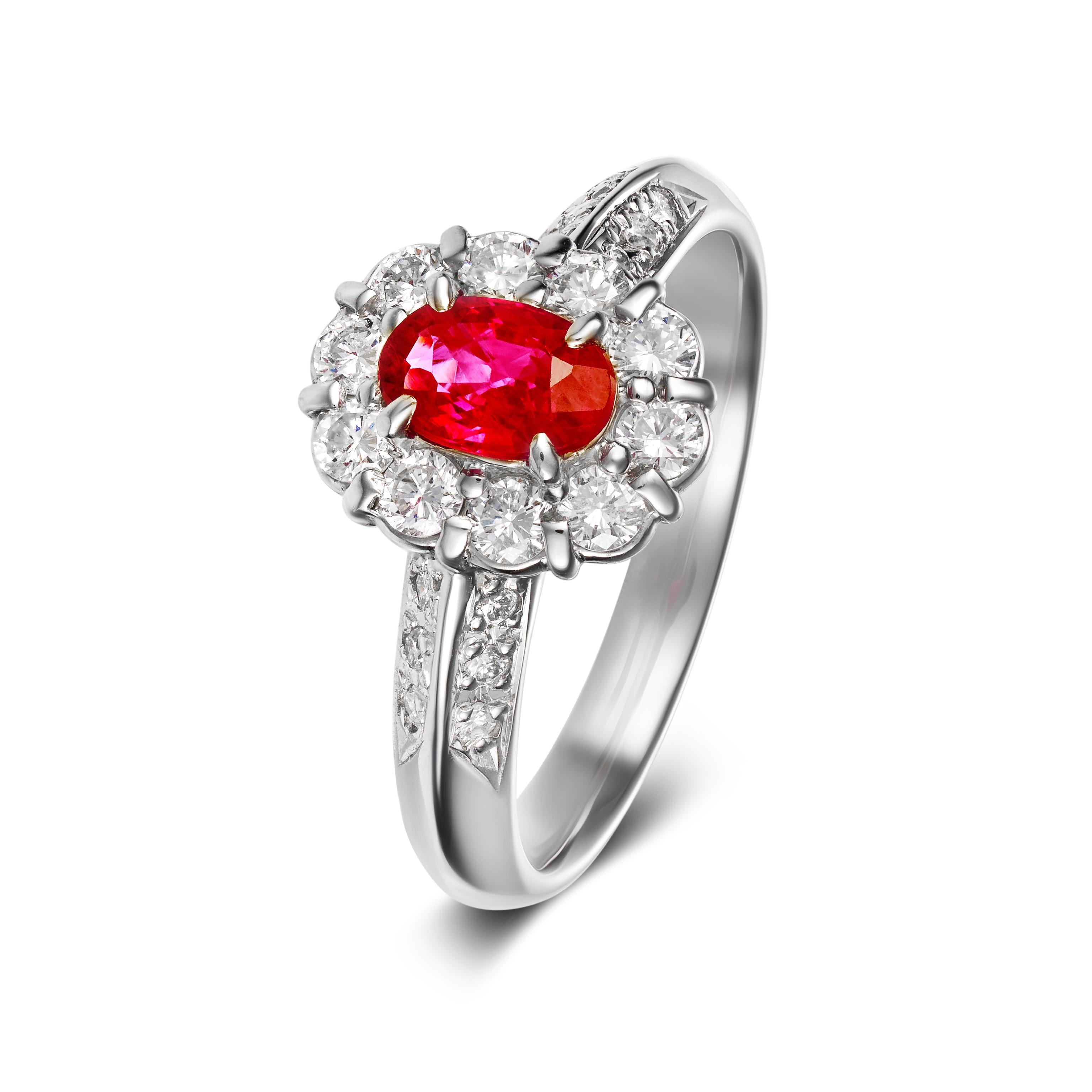 Piedra preciosa:  Rubí birmano natural
Color: Rojo vivo 
Peso del rubí : 0,58 quilates
Peso de los diamantes: 0,48 quilates
Diamantes libres de conflicto. 
Metal: Platino
Certificado: Instituto de Ciencias Gemológicas de Japón 

La compra de este
