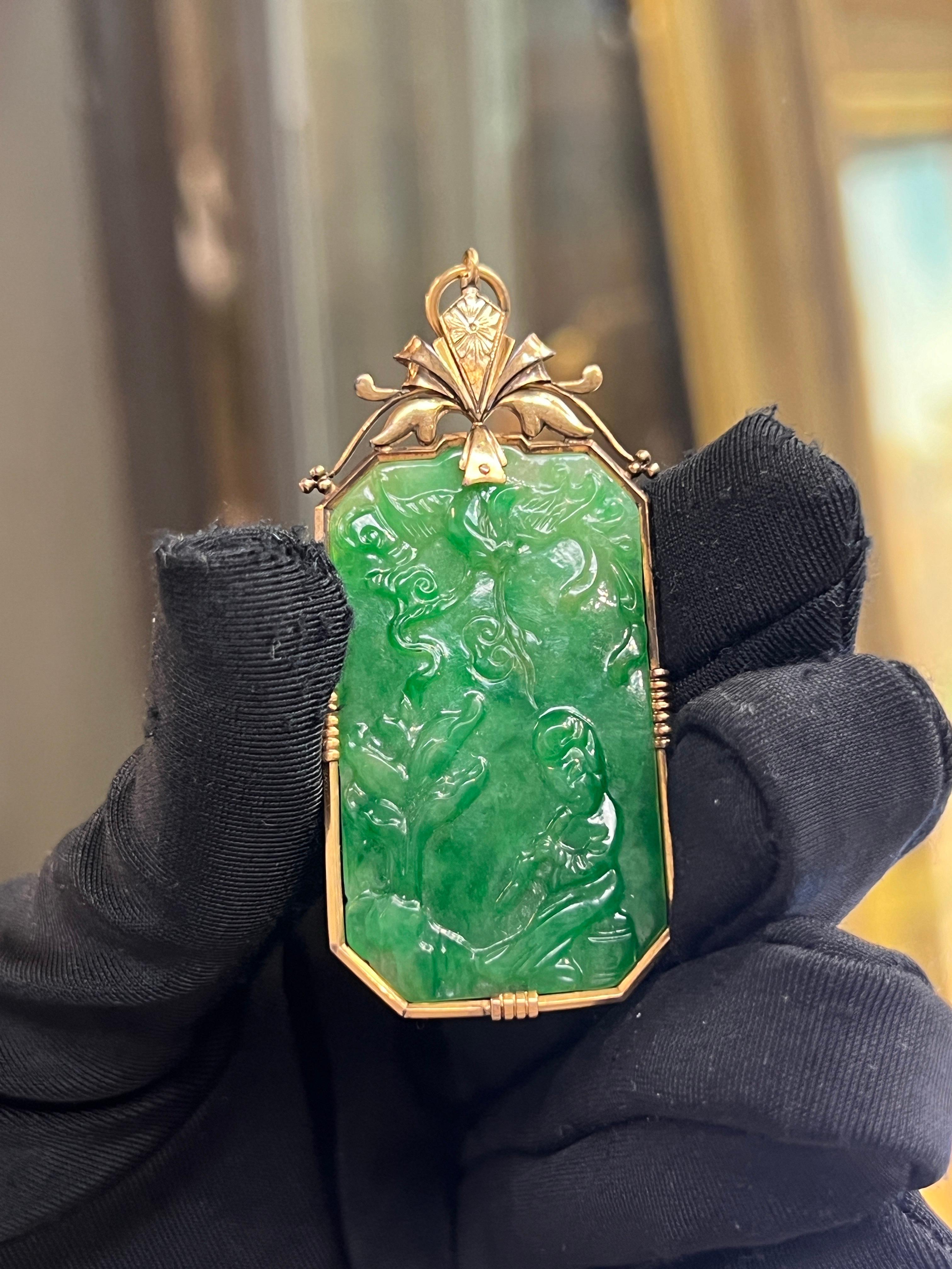 Cabochon Ciondolo di giada di giada intagliata naturale certificata in vendita