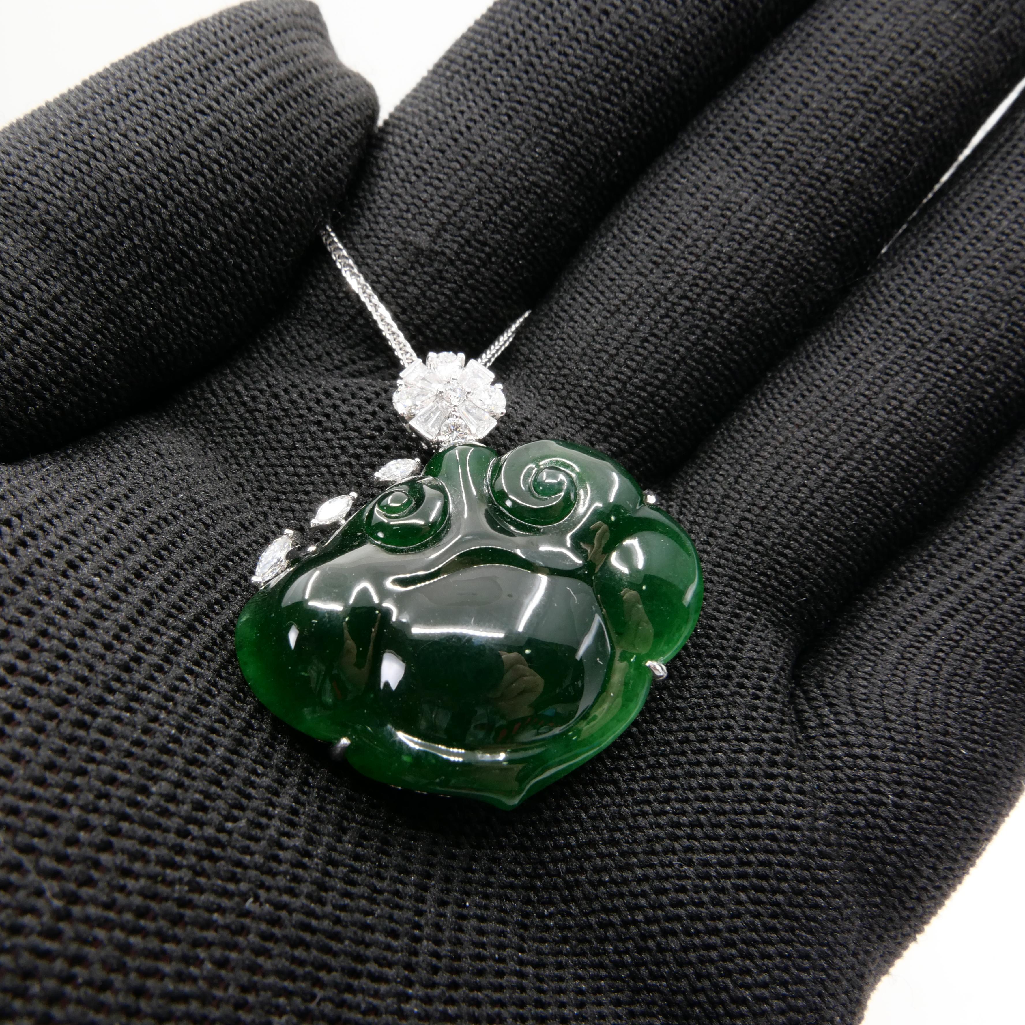 Certified Natural Carved Ruyi Jade & Diamond Pendant  Necklace. Intense Green. In New Condition For Sale In Hong Kong, HK