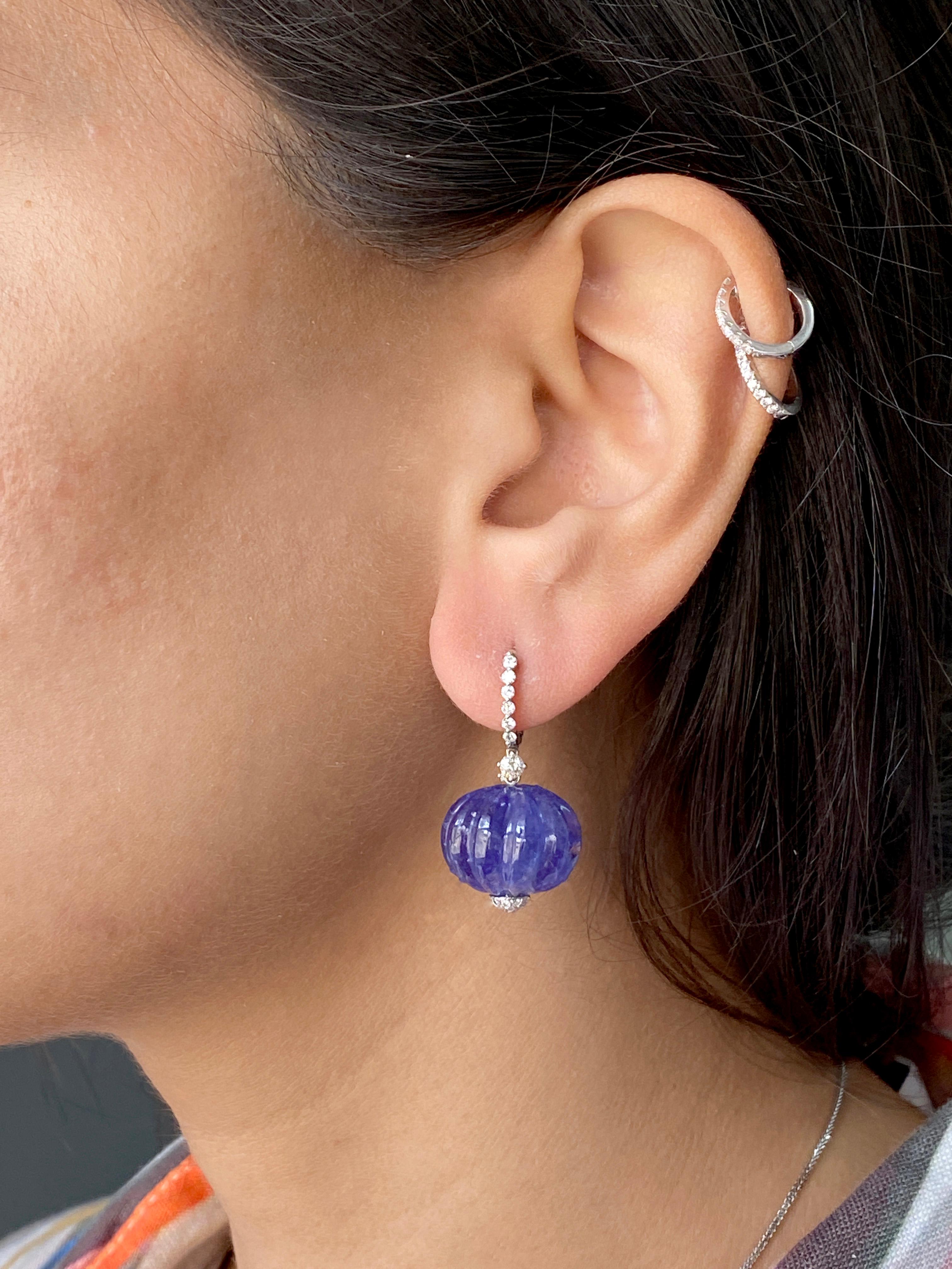 Certified Natural Carving Tanzanite Beaded Dangle Drop Earrings In 18K Gold  In New Condition For Sale In Bangkok, Thailand