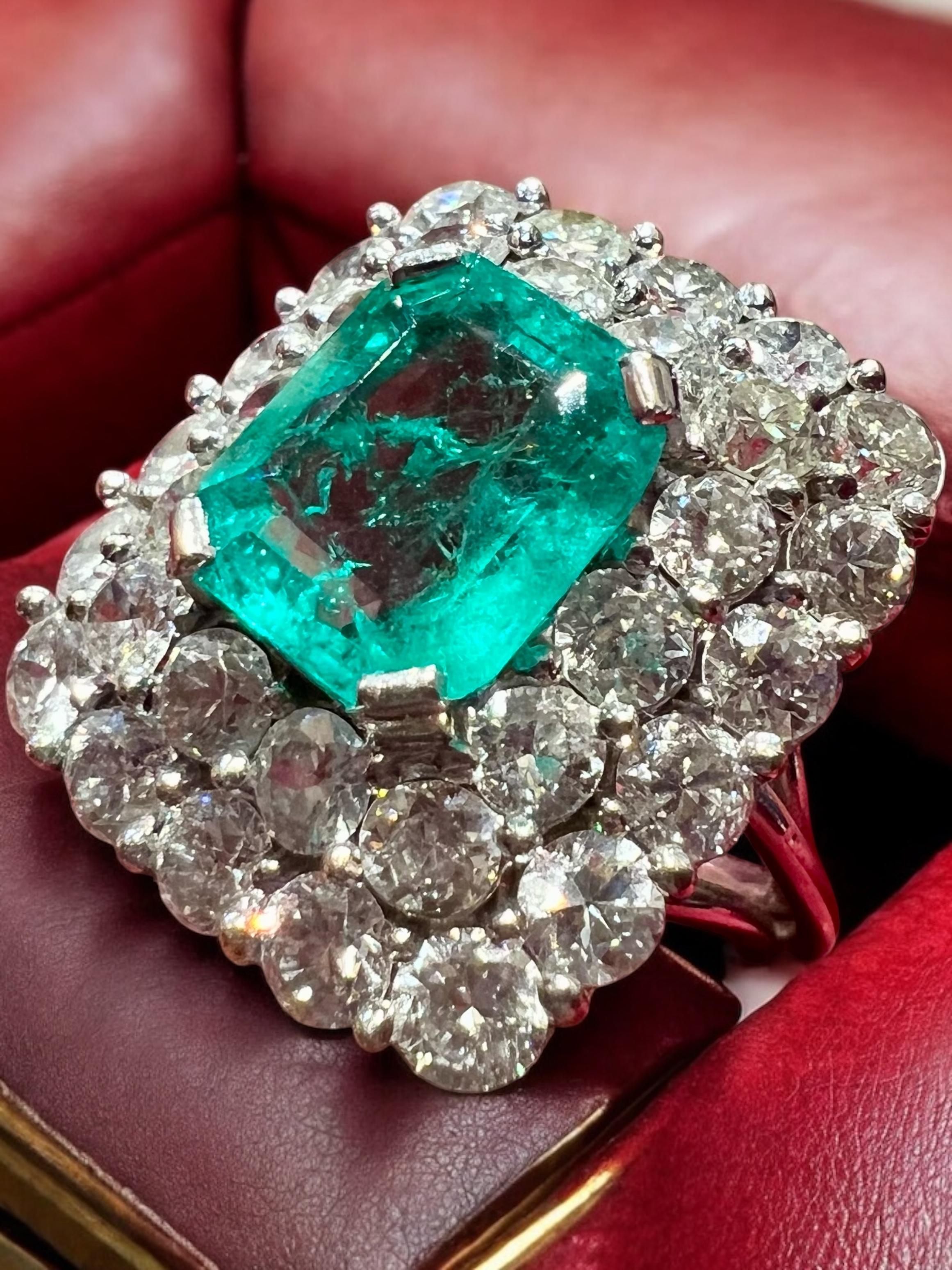 Smeraldo colombiano naturale certificato 3,38 carati  Diamanti taglio vecchio da 3,20 carati, platino in vendita 4