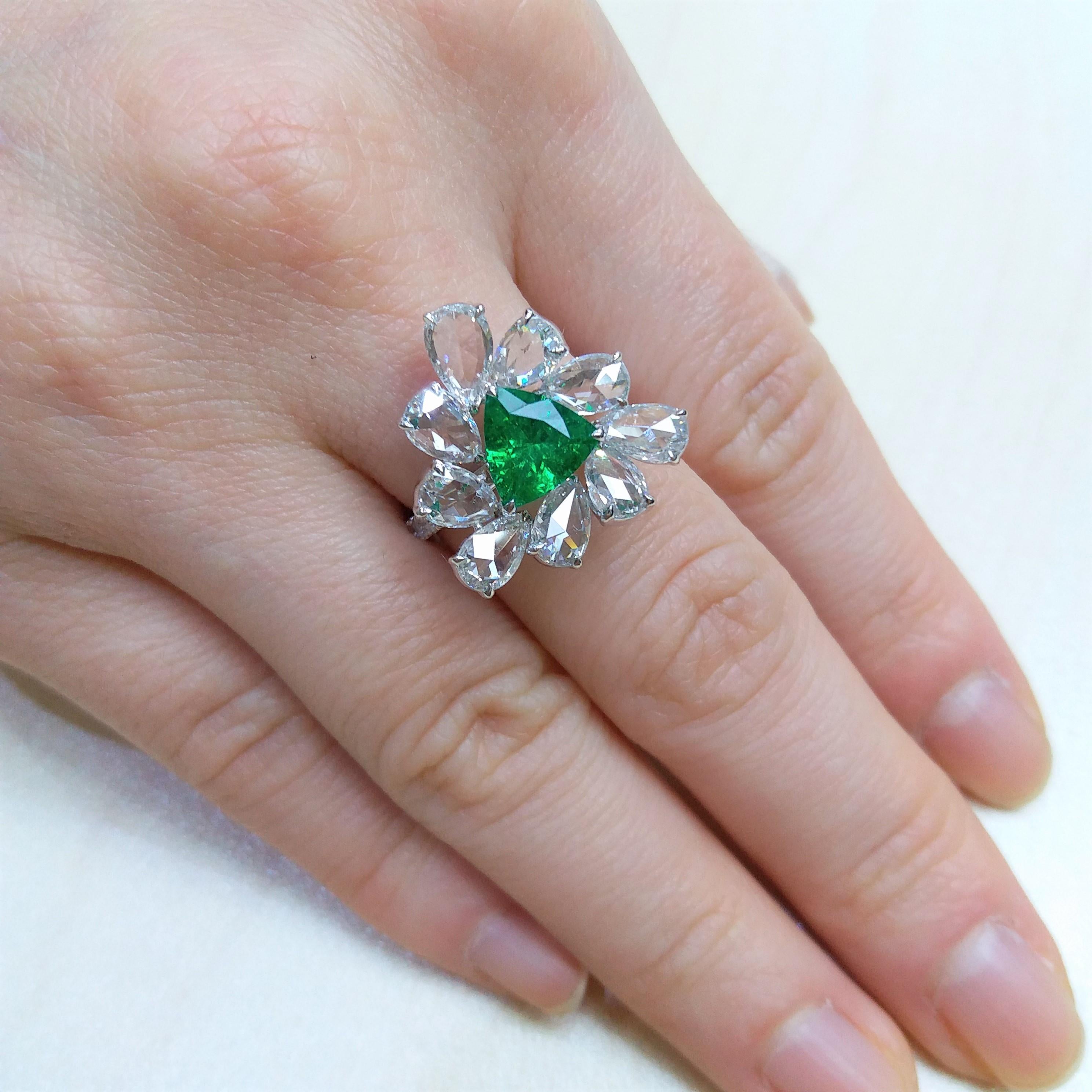 Women's Certified Colombian Emerald White Diamond 18K Gold Cocktail Ring