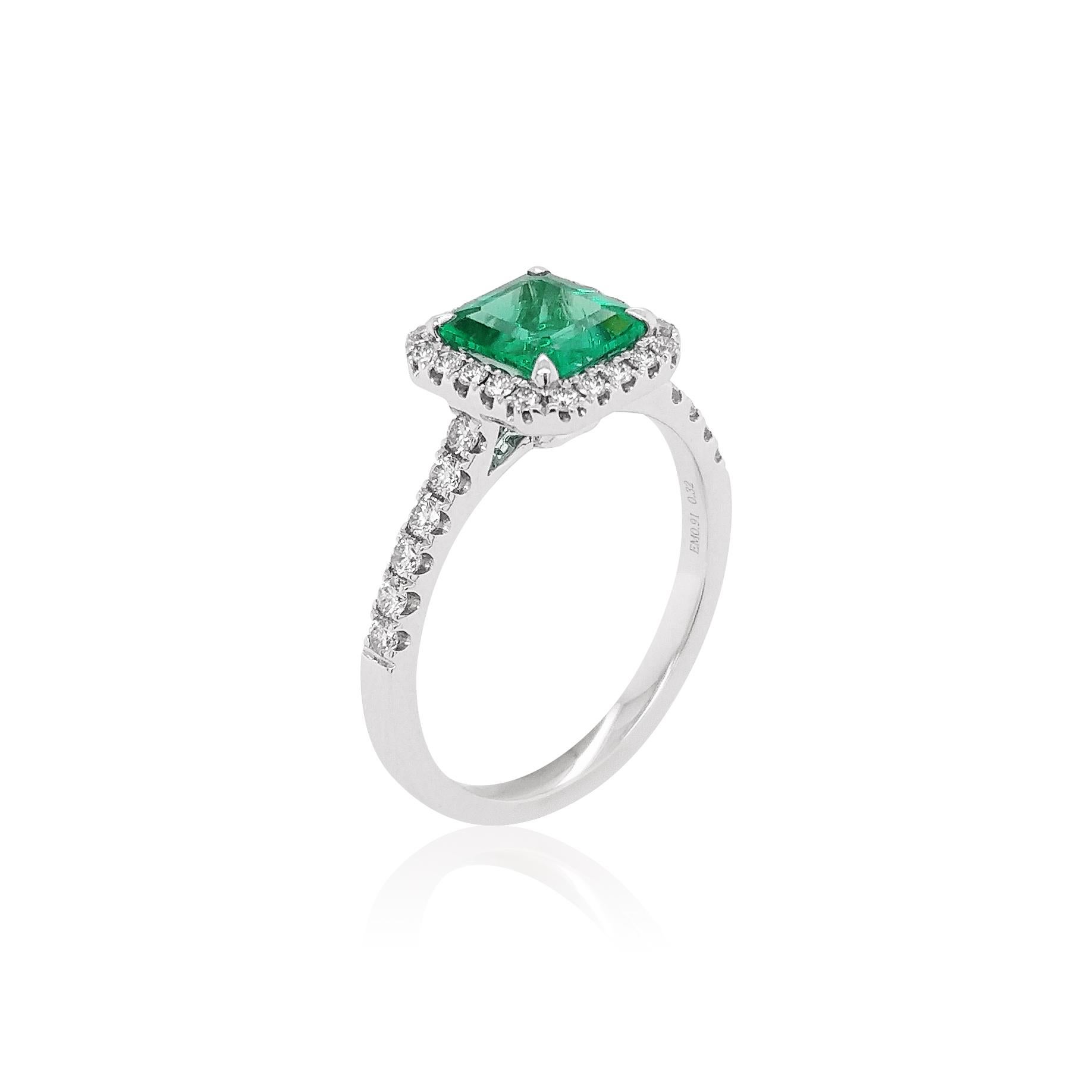 HYT Certified Natural Colombian Emerald and White Diamond Ring in Platinum In New Condition In Hong Kong, HK