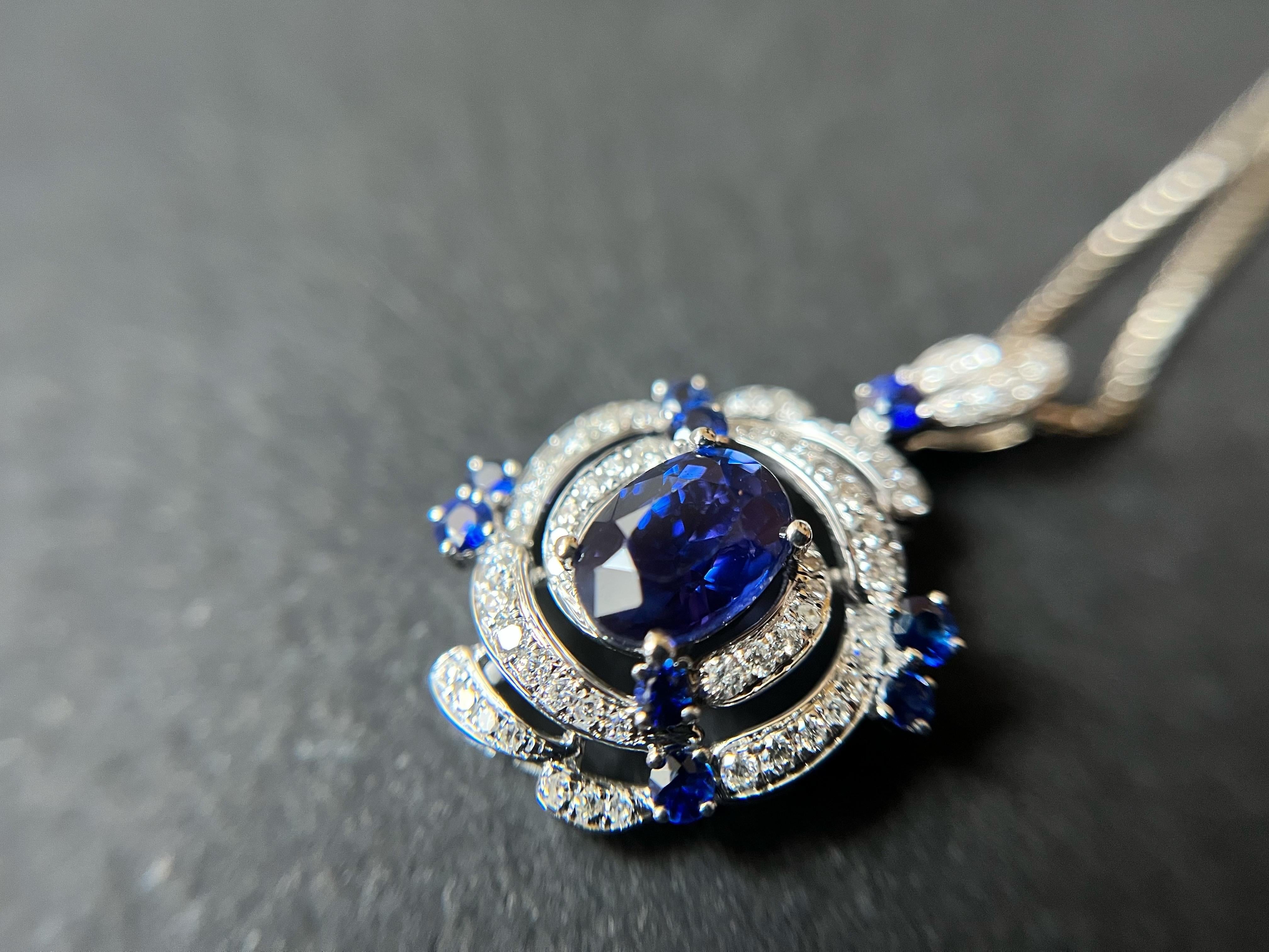 Ciondolo con zaffiro cangiante naturale certificato in oro bianco 18 carati e diamante in vendita 2
