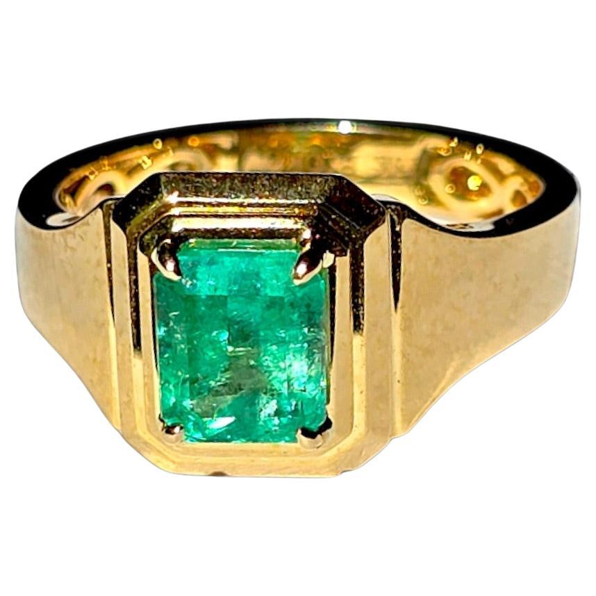 Certified Natural Columbian Emerald 1.777 cts. Vivid Green Men
s Ring 18K Gold For Sale