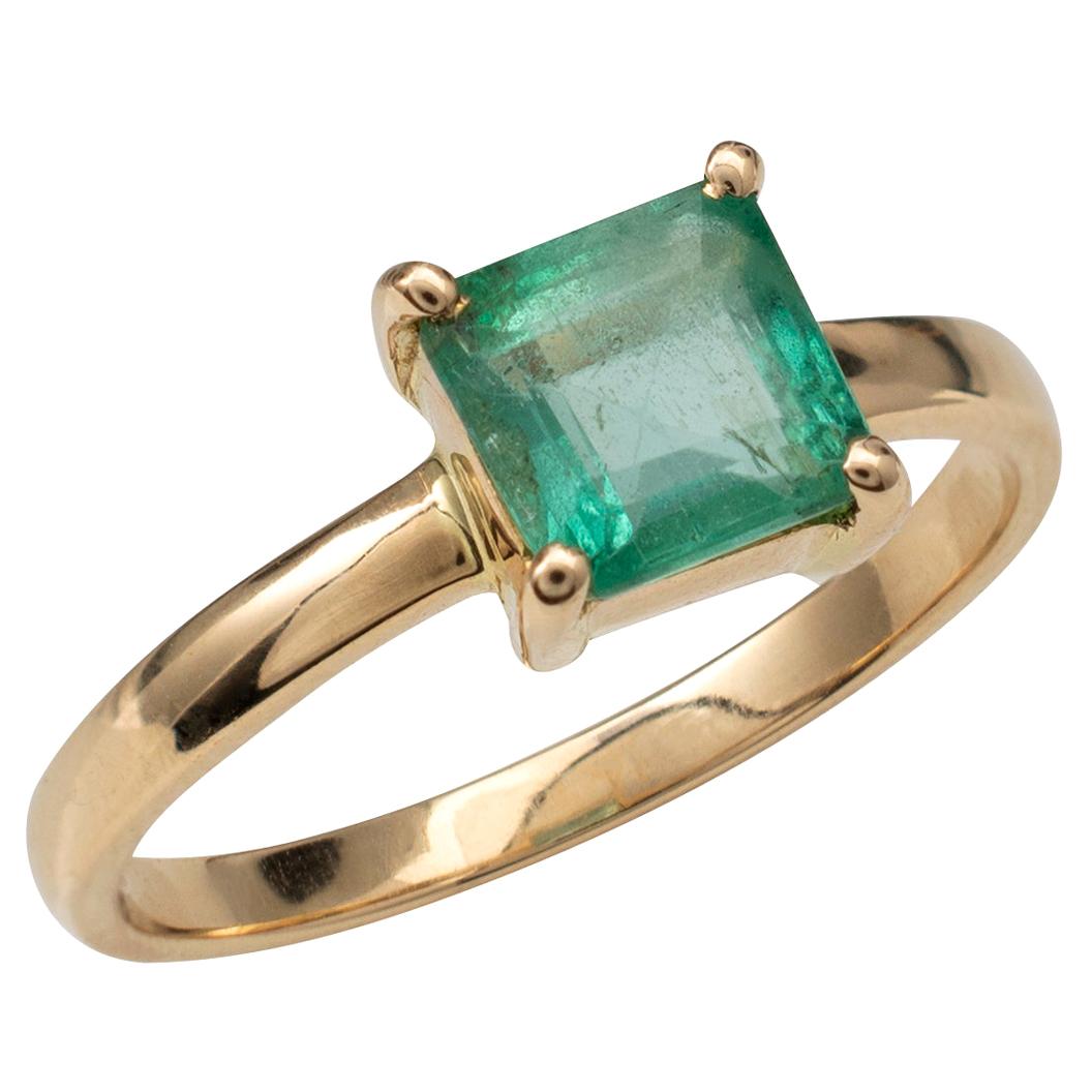Natural Columbian Emerald Solitaire Ring 18 Karat Yellow Gold For Sale