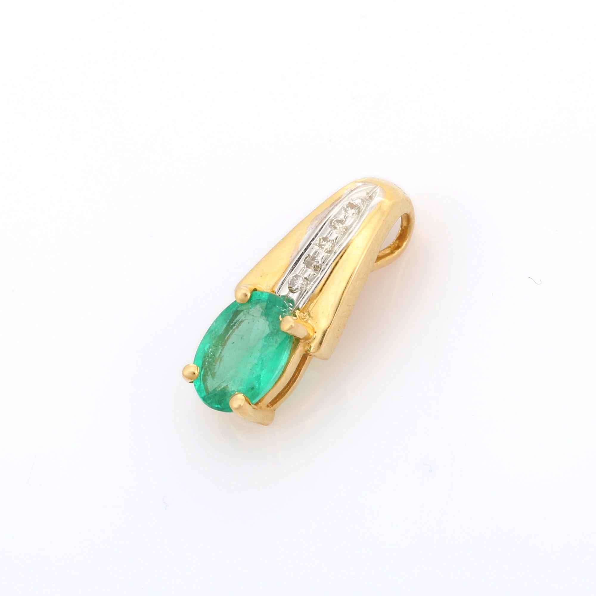 Oval Cut Certified Natural Diamond and Oval Emerald Pendant in 18K Solid Yellow Gold For Sale