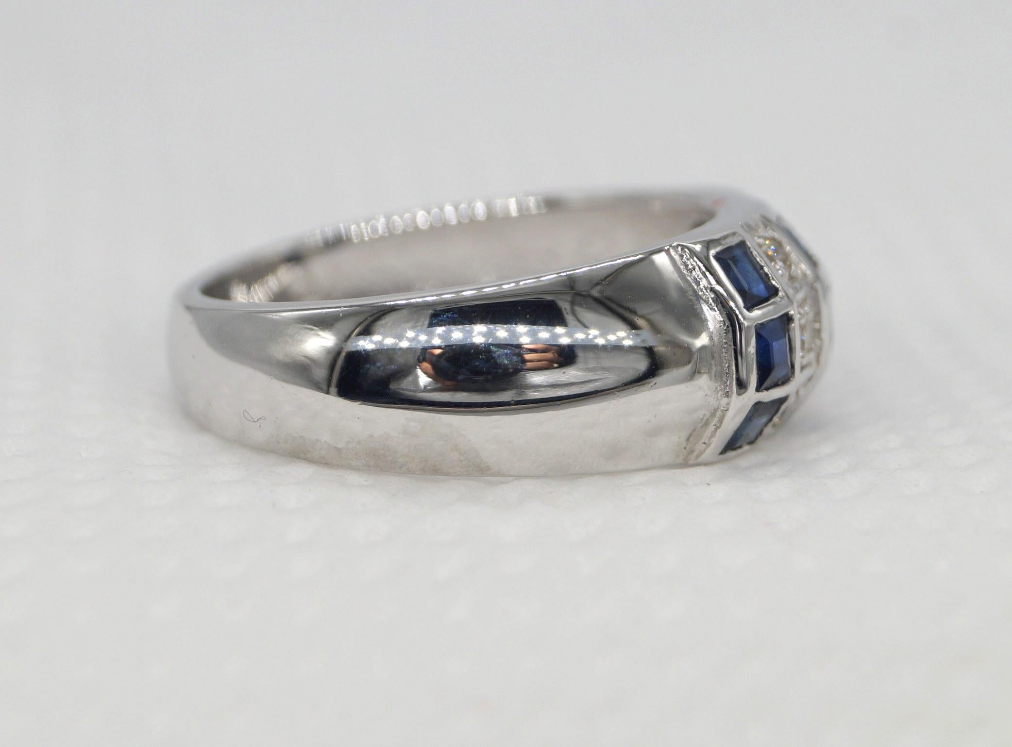 Taille brillant Bague en or blanc Vermeil avec diamant naturel certifié et saphir bleu en vente
