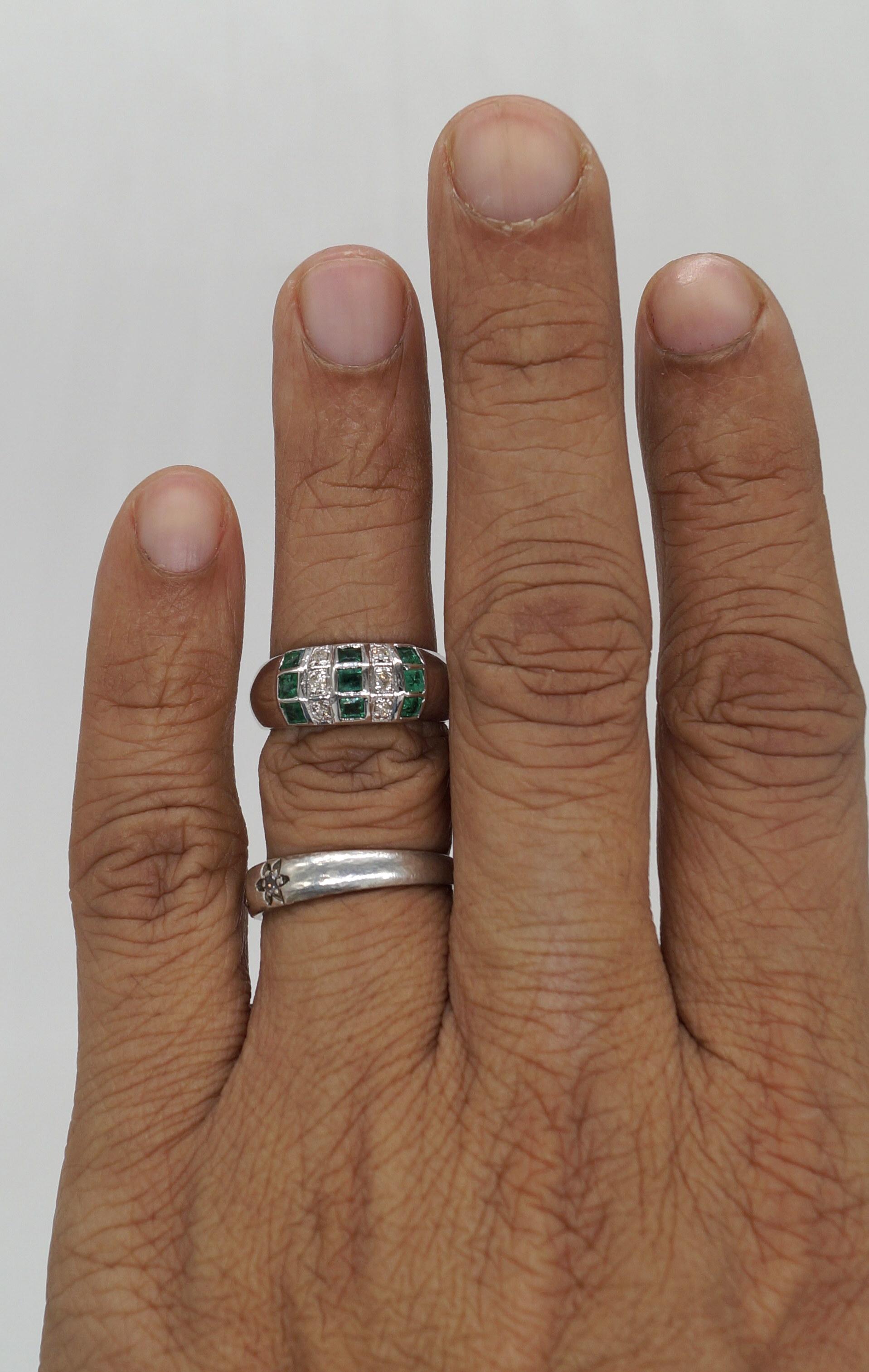 Natural emerald natural Diamond white gold Vermeil ring / Band consists of:
Gross weight- 5.300grams
Metal- Silver
Metal purity- 925 sterling silver
Metal color- White gold Vermeil
Metal Hallmark- Yes


Diamond Wt-0.18ctw
Diamond Type- Natural
