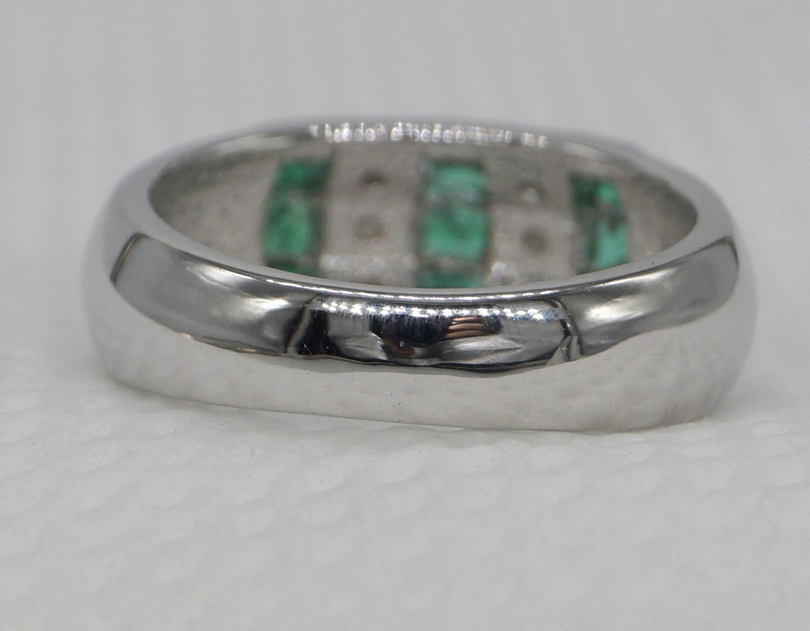 Women's or Men's Certified Natural Diamond - Emerald Band White Gold Vermeil Band cocktail Ring For Sale