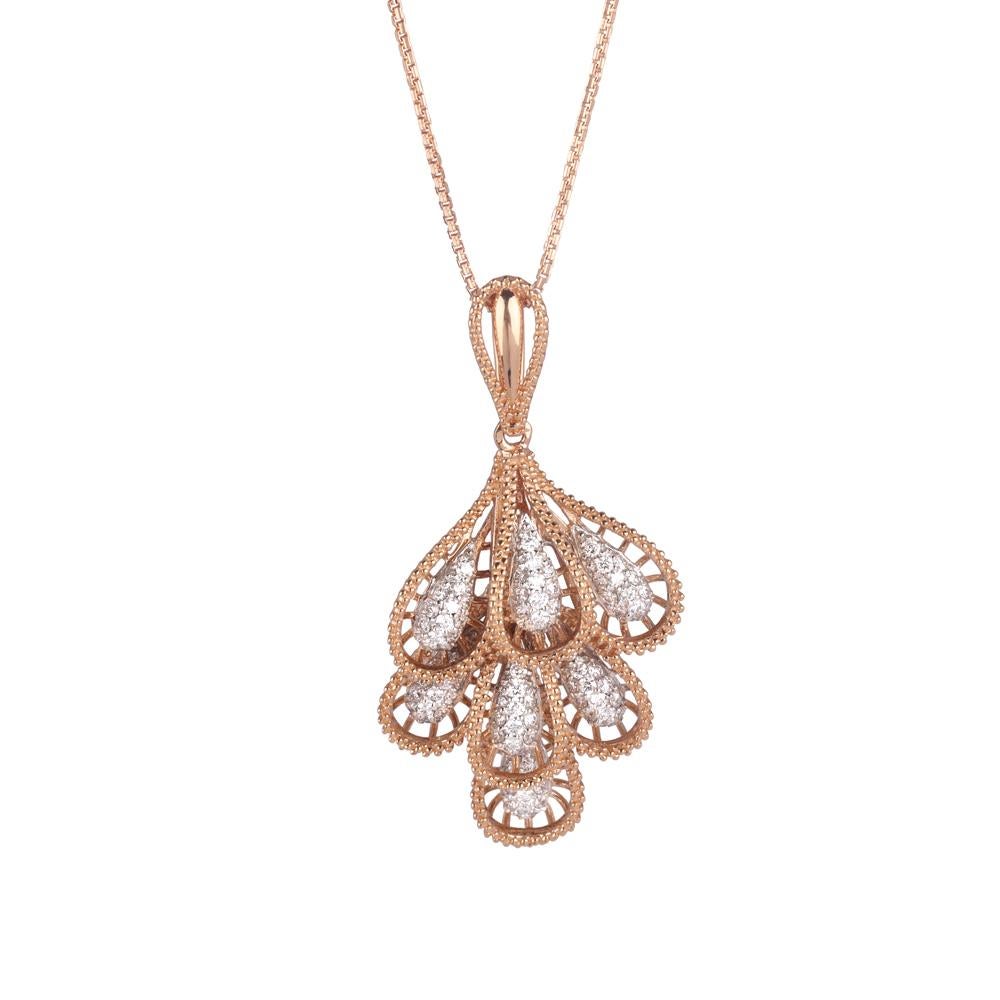 Gefertigt aus 18,14 Gramm 18-karätigem Roségold, enthält das Michanga Halsketten- und Ohrringe-Schmuckset 194 runde Diamanten mit insgesamt 1,44 Karat in F-G Farbe und VVS-VS Reinheit. Dieses Modell enthält keine Kette.

ZEITGENÖSSISCHE UND ZEITLOSE
