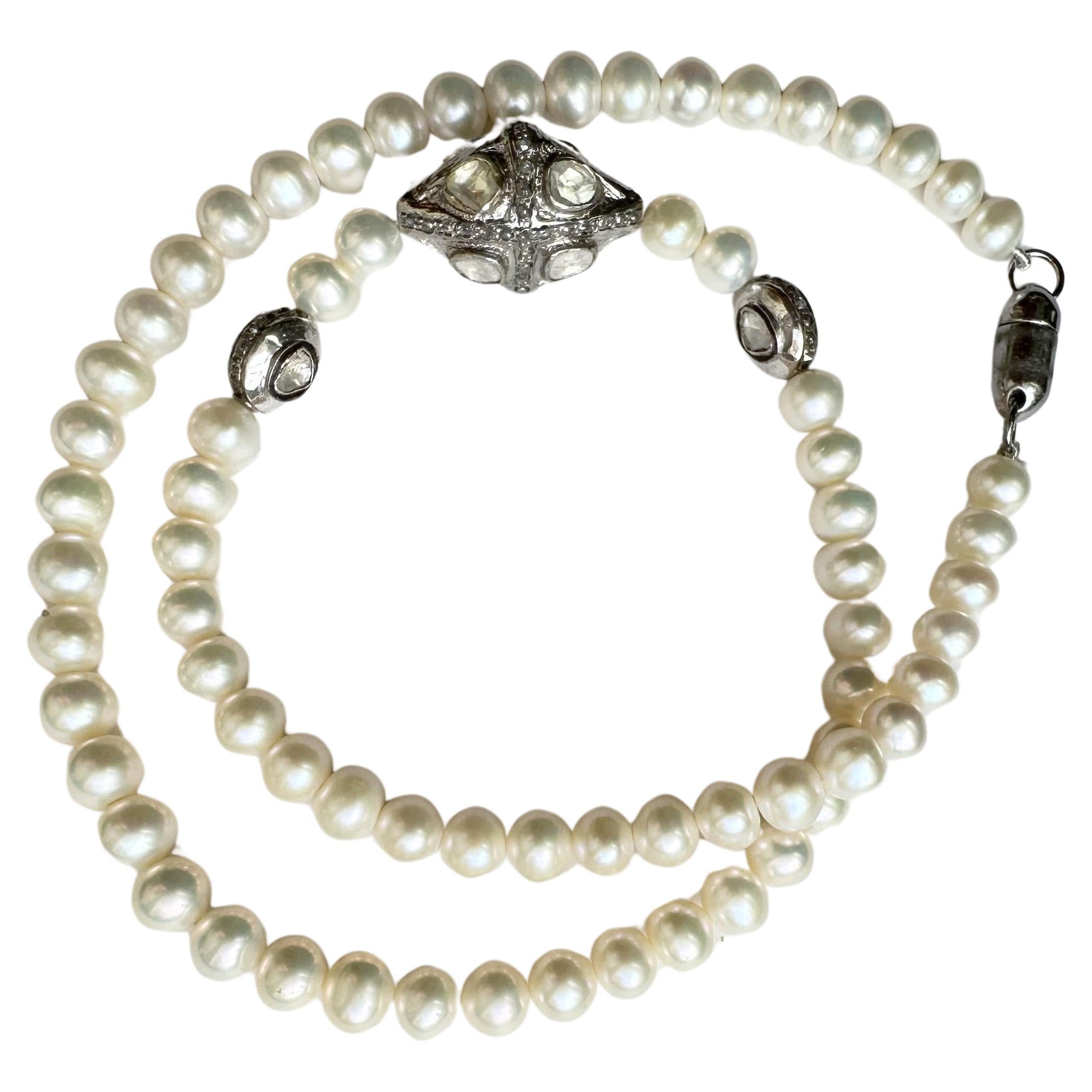 Ce magnifique collier de perles avec des perles en diamant naturel non taillé est un très beau bijou. 

Taille de la perle : 8-9mm (Approx.)

Longueur du collier : 22,5 pouces

Forme de la perle : Bouton rond

:Type de perle : Perle naturelle

: