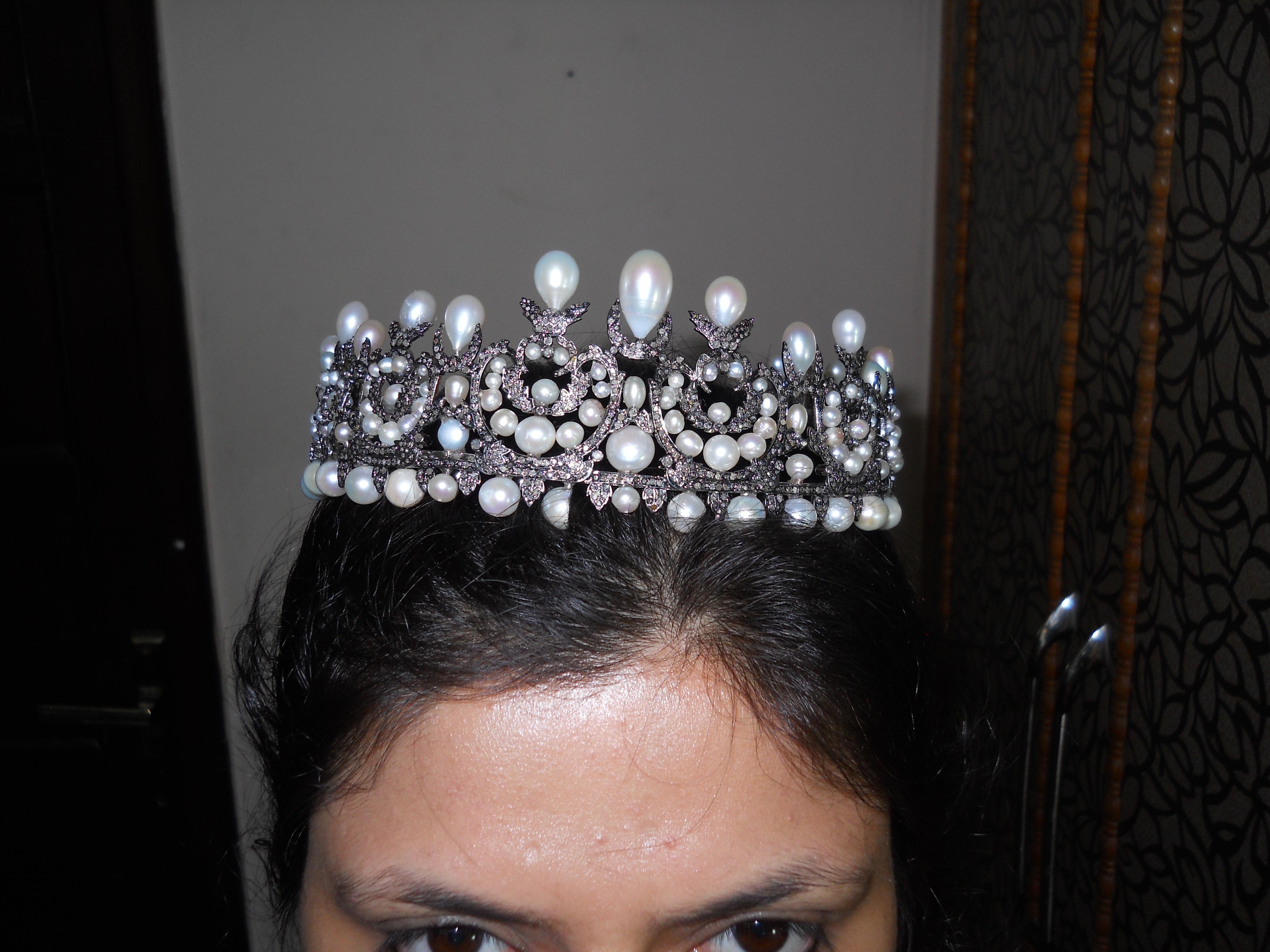 Diamanti naturali certificati Perle a goccia Tiara in argento sterling Fascia di accessori per la testa in vendita 2