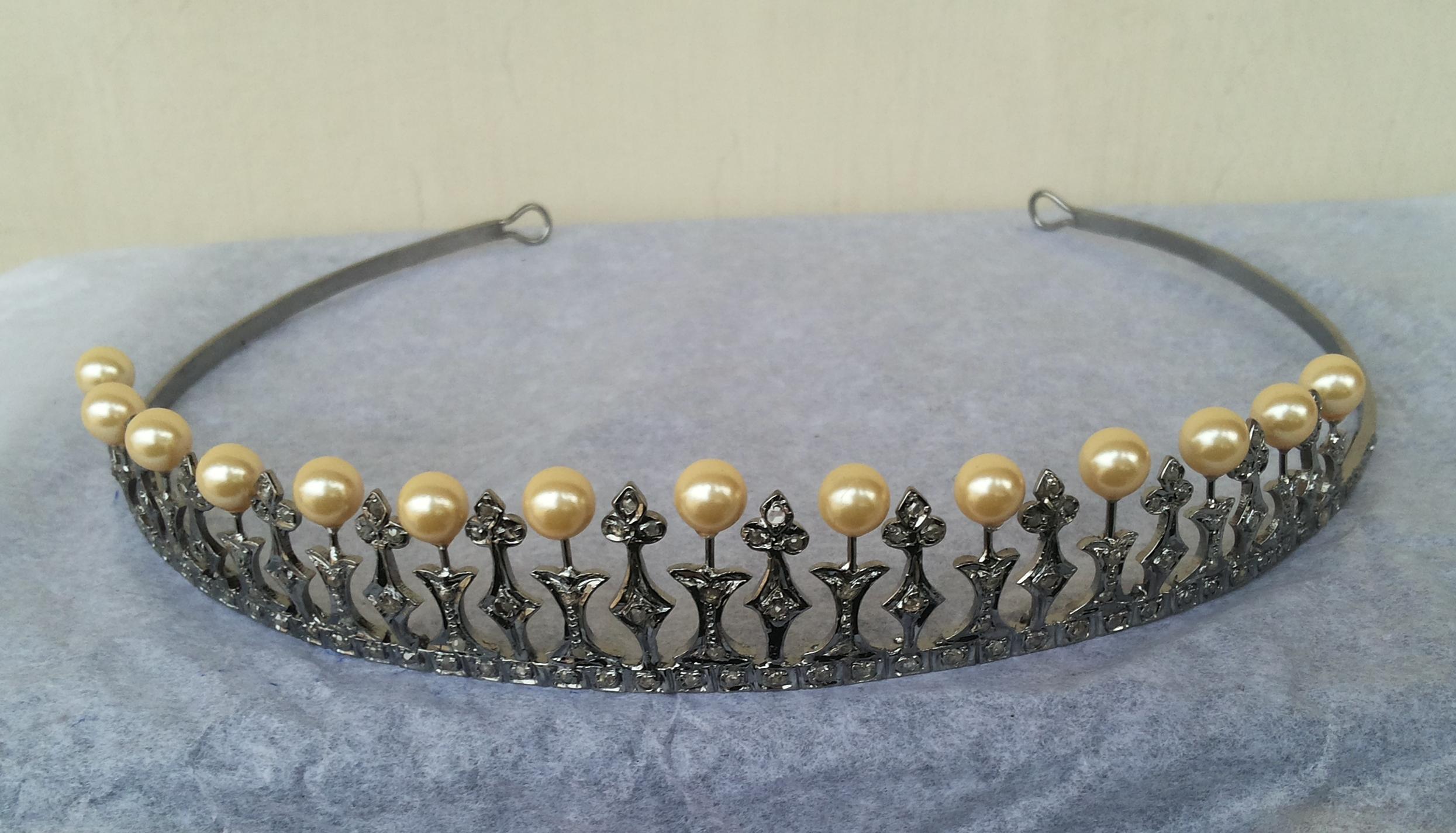 Certified Natural diamonds Pearls sterling silver tiara head accessory band In New Condition For Sale In Delhi, DL