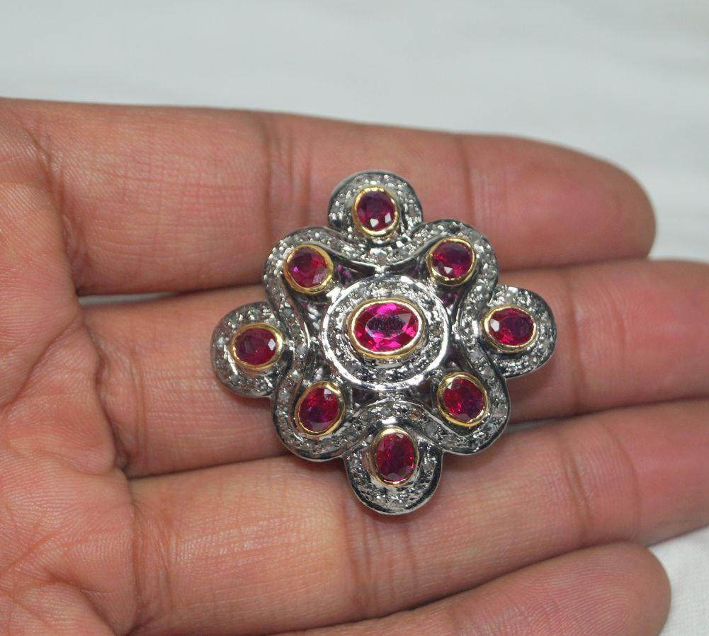 El anillo consta de;
Peso del diamante- 2,88cts
Tipo de diamante- Diamantes talla rosa naturales
Origen del diamante - Extracción natural de la tierra
Metal- Plata
Pureza del metal: plata 925
Color del metal- Plata oxidada
Piedra- Rubí (creada en