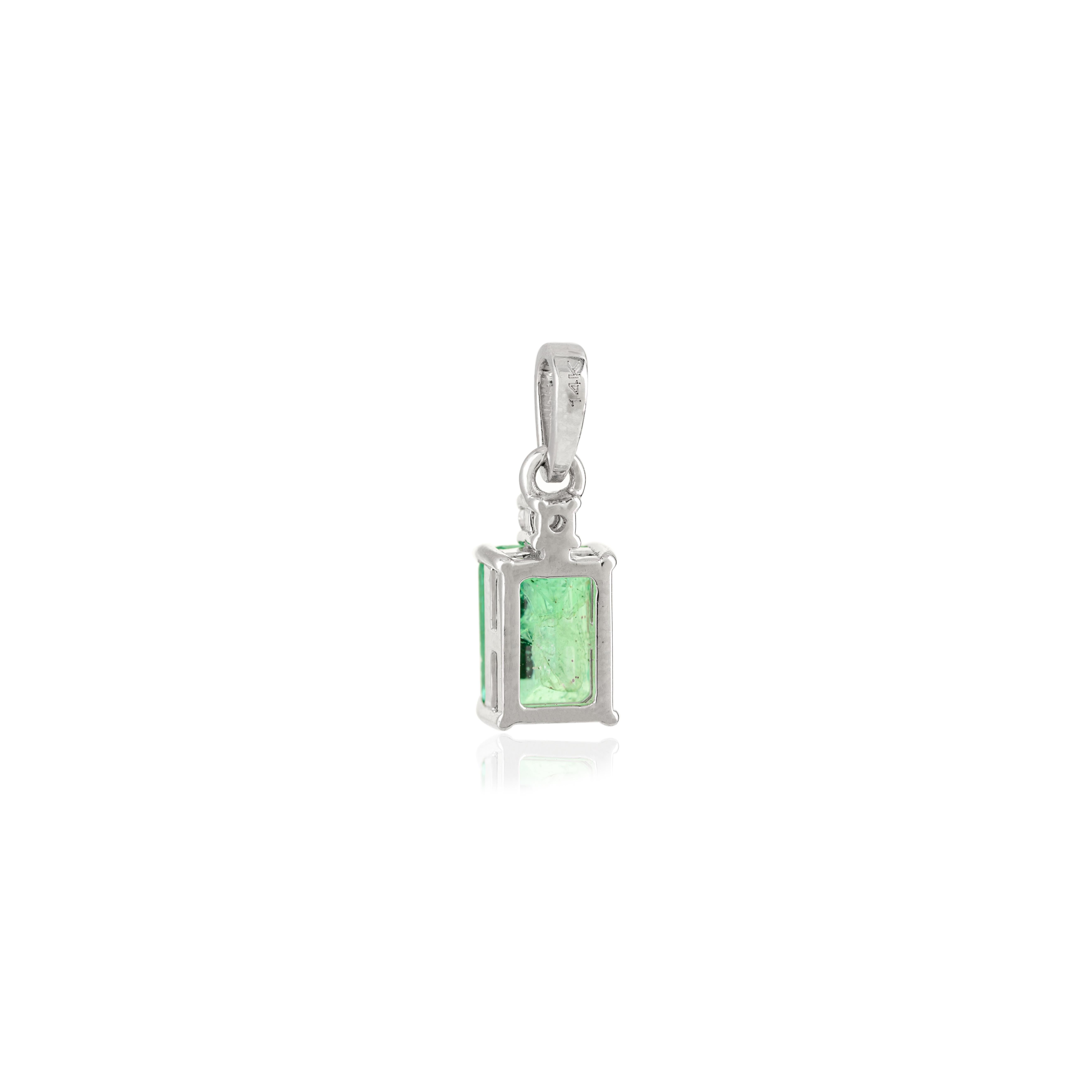 Zertifizierter Anhänger mit natürlichem Smaragd und Diamant aus massivem 14-karätigem Weißgold für Frauen (Moderne) im Angebot