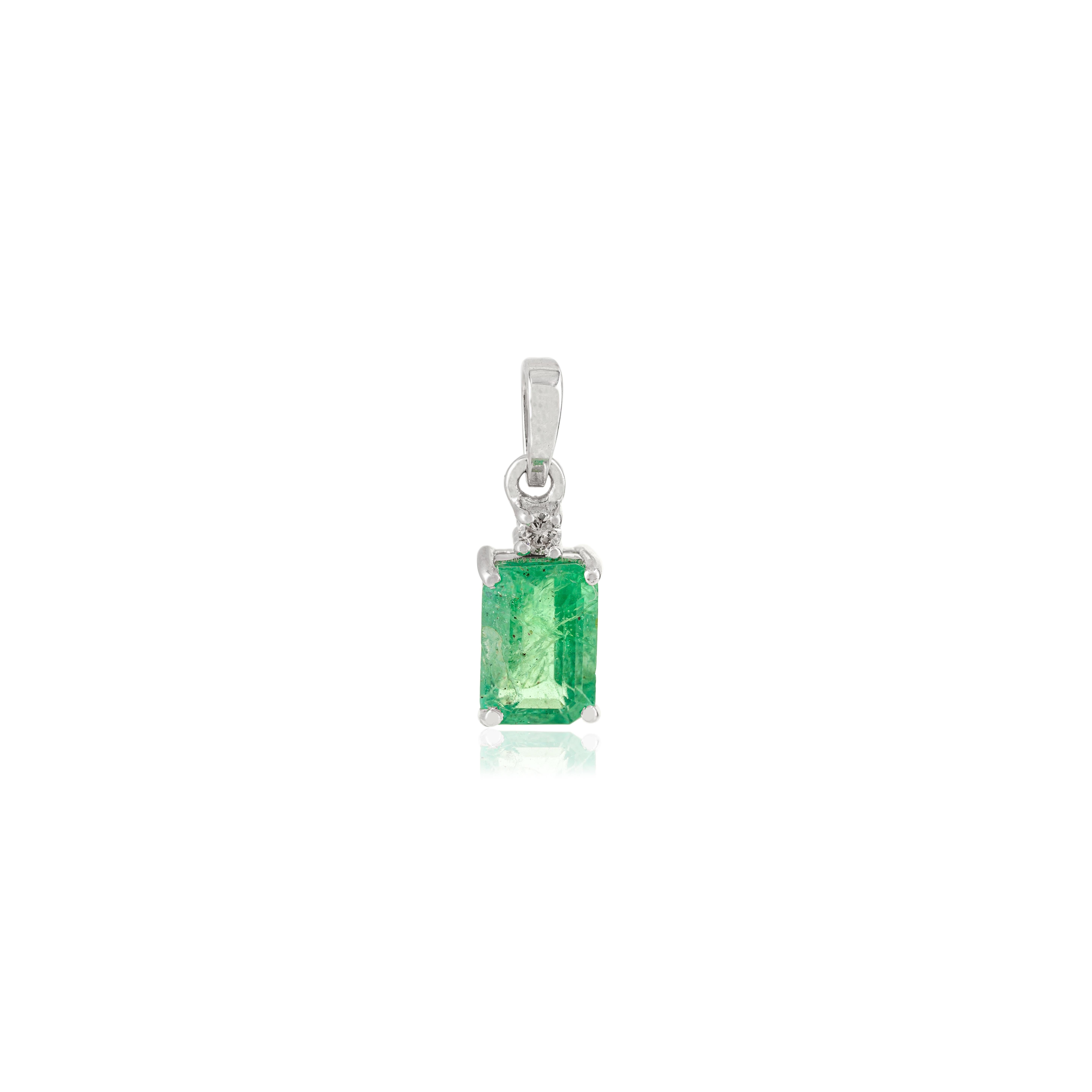 Zertifizierter Anhänger mit natürlichem Smaragd und Diamant aus massivem 14-karätigem Weißgold für Frauen im Angebot 1