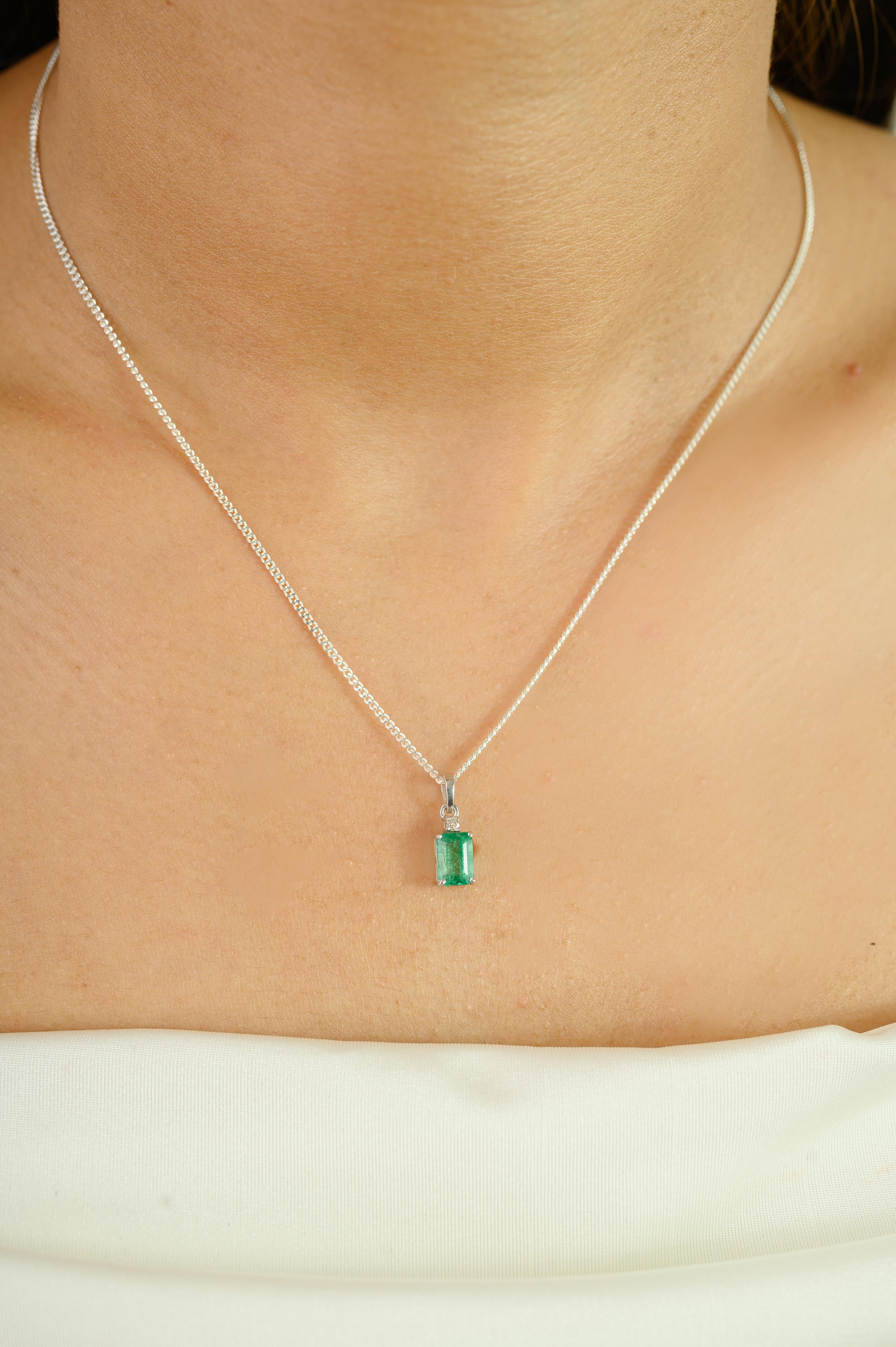 Zertifizierter Anhänger mit natürlichem Smaragd und Diamant aus massivem 14-karätigem Weißgold für Frauen im Angebot 2