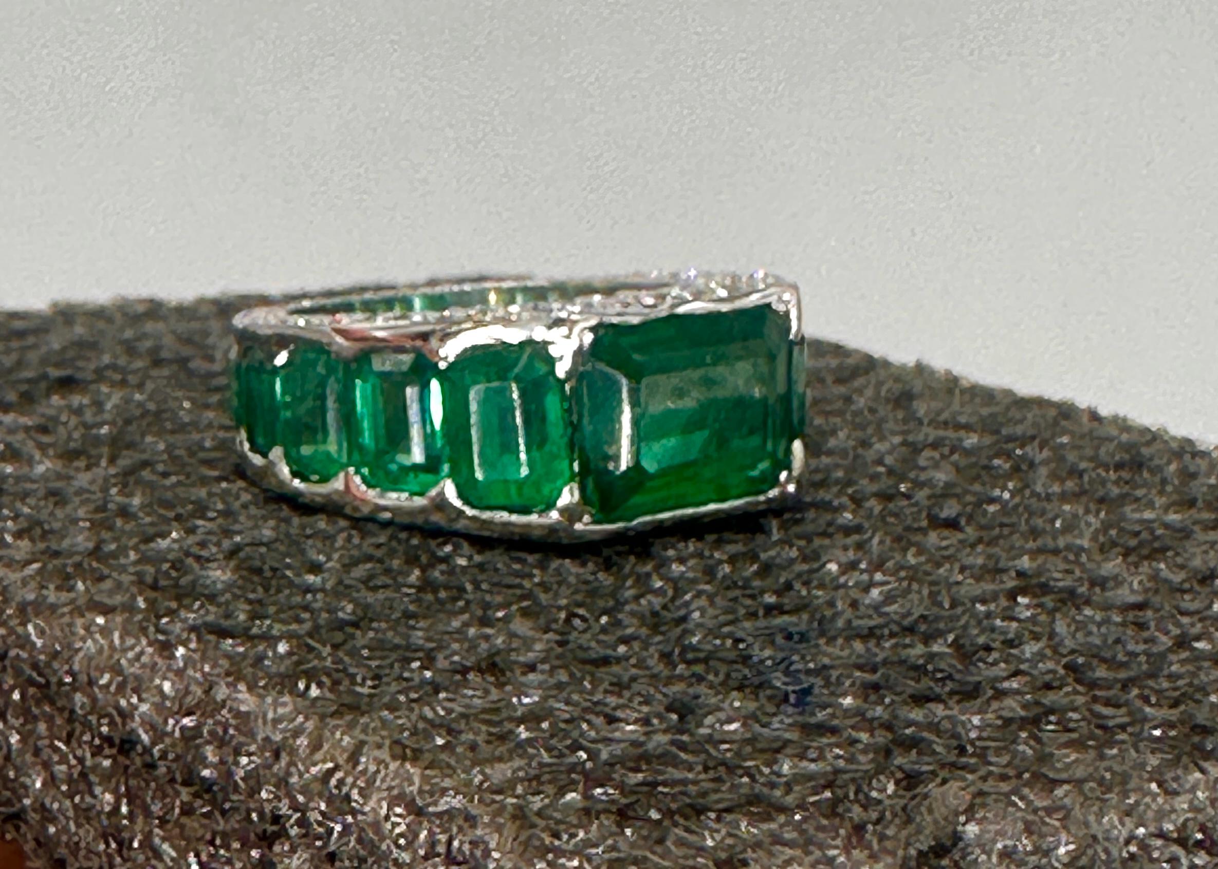 Bague cocktail en or blanc Vermeil avec émeraude naturelle certifiée et saphir bleu en vente 4