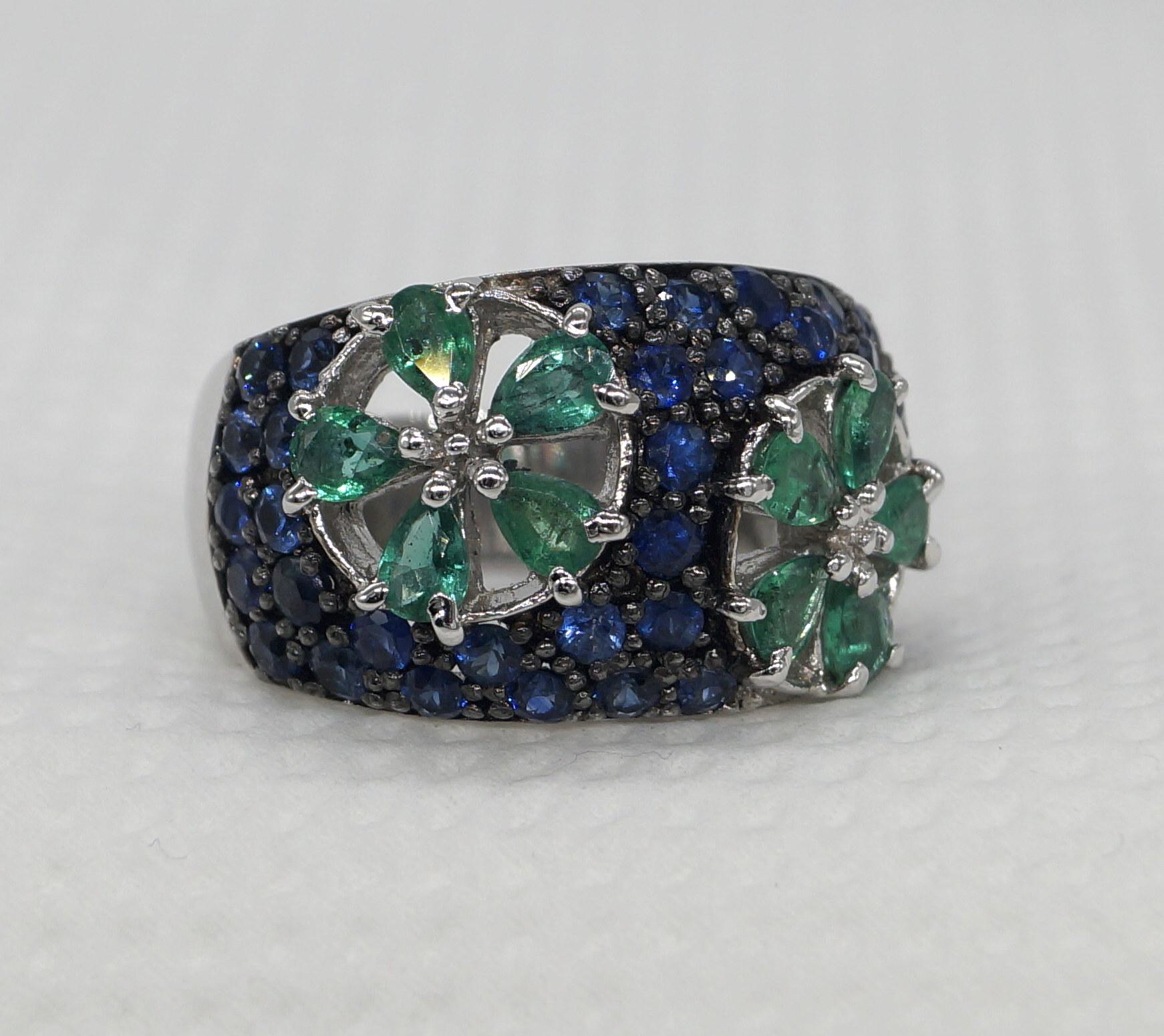 Natural emerald natural Diamond white gold Vermeil ring / Band consists of:
Gross weight- 10.200grams
Metal- Silver
Metal purity- 925 sterling silver
Metal color- White gold Vermeil
Metal Hallmark- Yes

Gemstone name- Emerald and Blue Sapphire