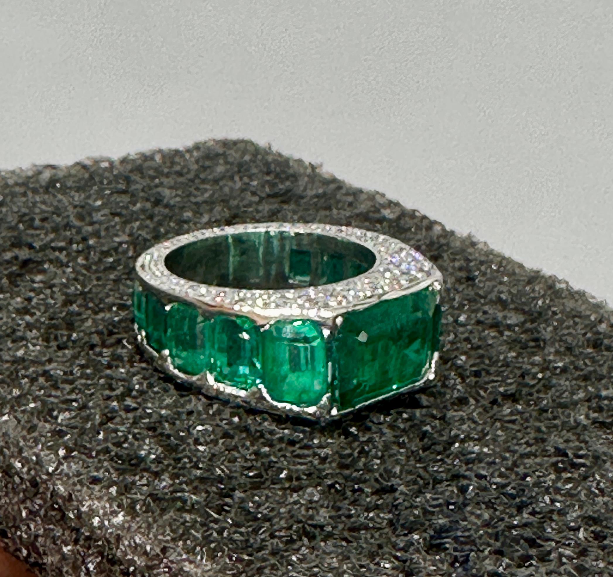 Bague cocktail en or blanc Vermeil avec émeraude naturelle certifiée et saphir bleu en vente 2