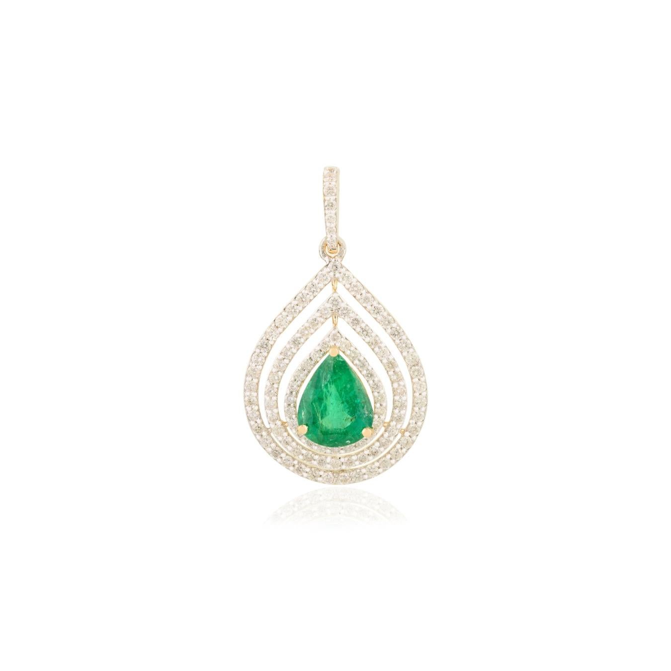Art déco Pendentif en or jaune 18k avec émeraude naturelle certifiée et diamant en forme de poire en vente
