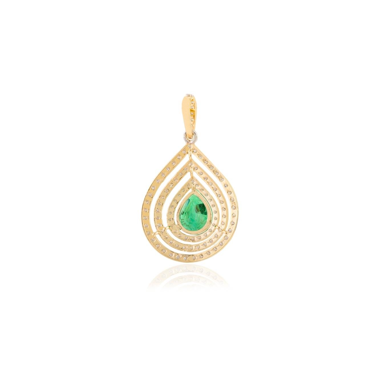 Pendentif en or jaune 18k avec émeraude naturelle certifiée et diamant en forme de poire Neuf - En vente à New York, NY