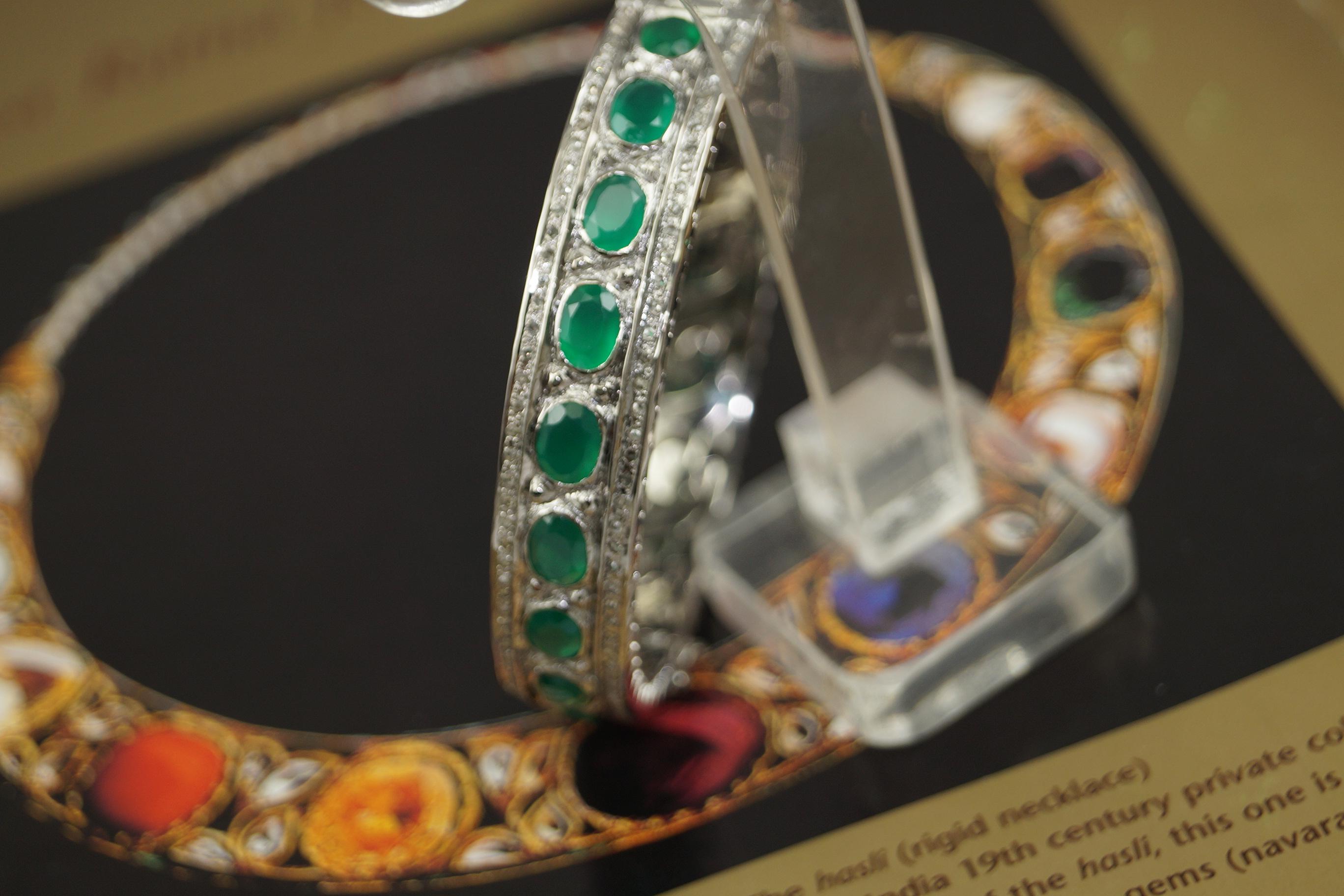 Women's or Men's Certified natural emerald pave diamonds sterling silver hinge bracelet For Sale