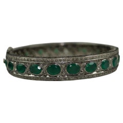 Zertifiziertes natürliches Smaragdpavé-Diamanten-Armband aus Sterlingsilber mit Scharnier