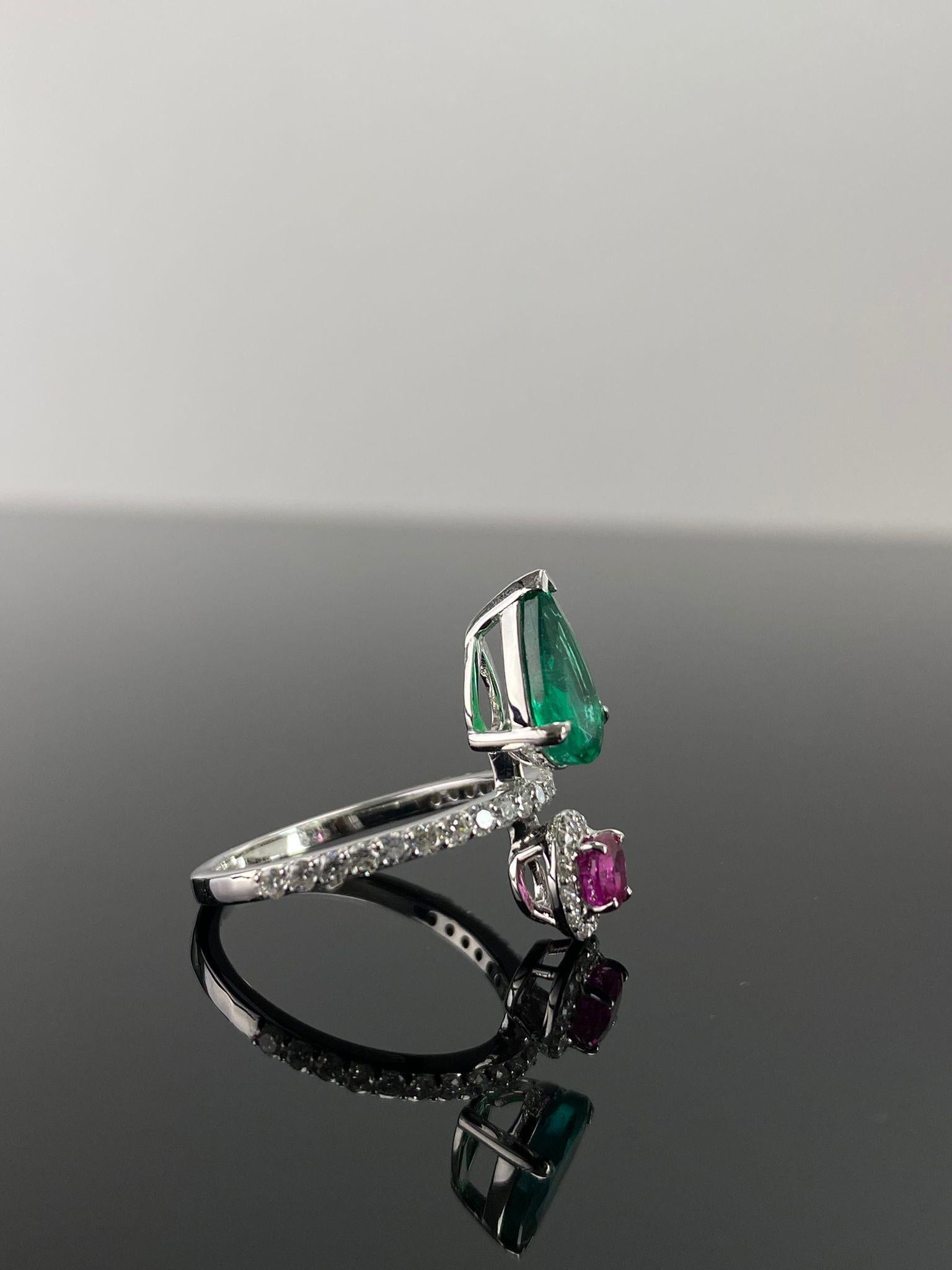 Zertifizierter sambischer natürlicher Smaragd-Ring in Birnenform mit ovalem Rubin und Diamanten (Tropfenschliff) im Angebot