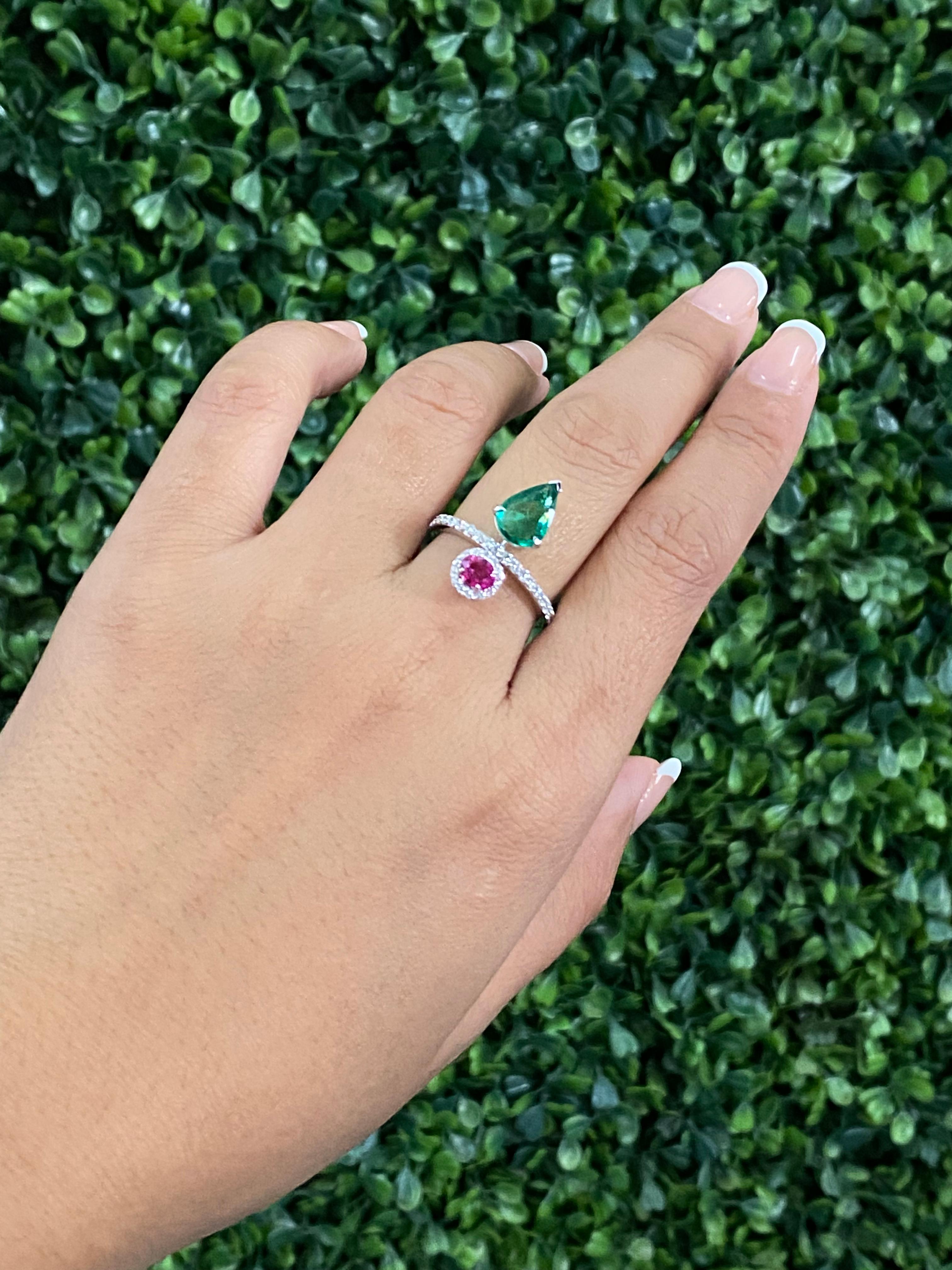Zertifizierter sambischer natürlicher Smaragd-Ring in Birnenform mit ovalem Rubin und Diamanten für Damen oder Herren im Angebot