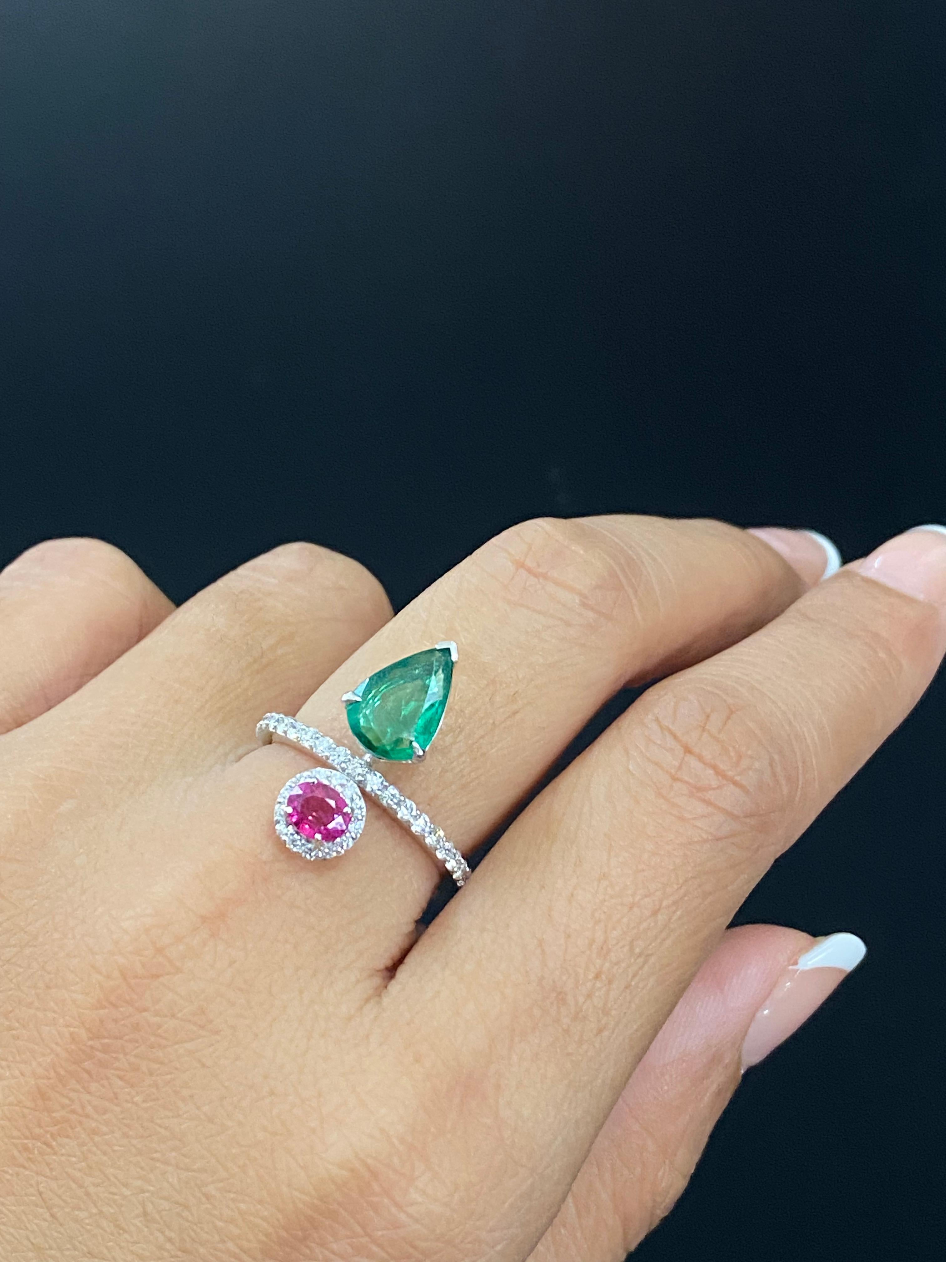 Zertifizierter sambischer natürlicher Smaragd-Ring in Birnenform mit ovalem Rubin und Diamanten im Angebot 1