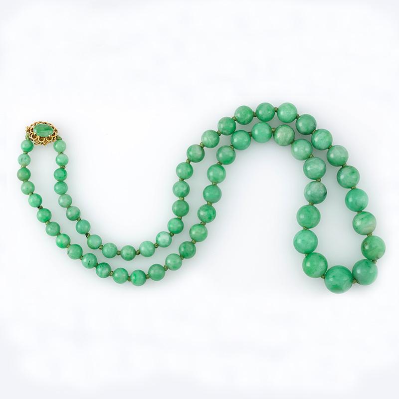 This is a gorgeous strand! Beautiful, natural apple green jadeite Estate bead strand. The beads range in size from 5.5mm to 12+mm, 22 inches long with a beautiful 14K yellow gold & green jadeite oval cabochon clasp.

A Mason-Kay Certificate of