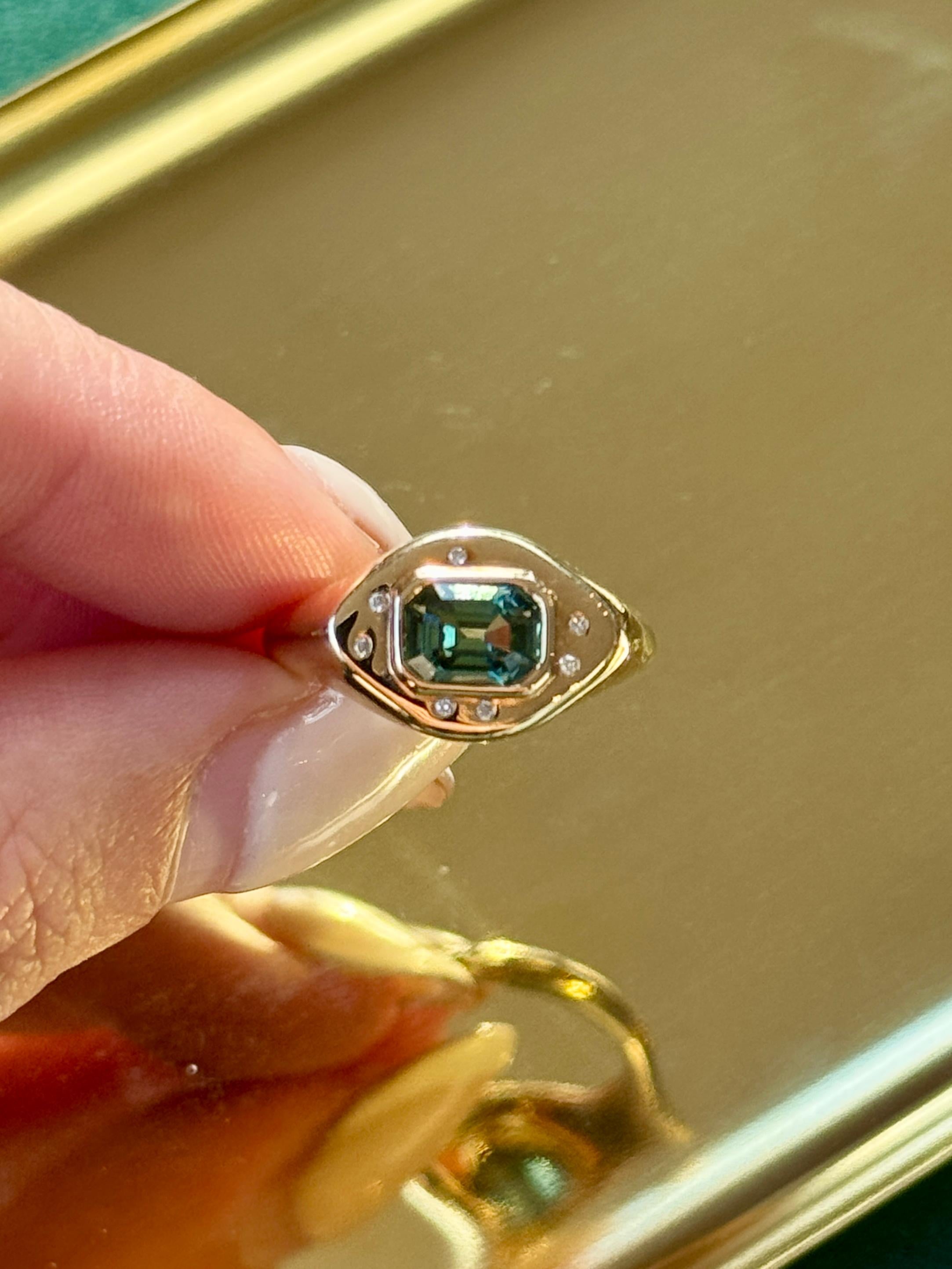 Anello con zaffiro verde certificato e certificato In condizioni Nuovo in vendita a London, GB