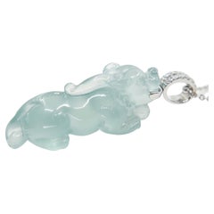Halskette mit Anhänger, zertifizierte natürliche Icy Jade, Lucky Pi Xiu. Supertransparent!