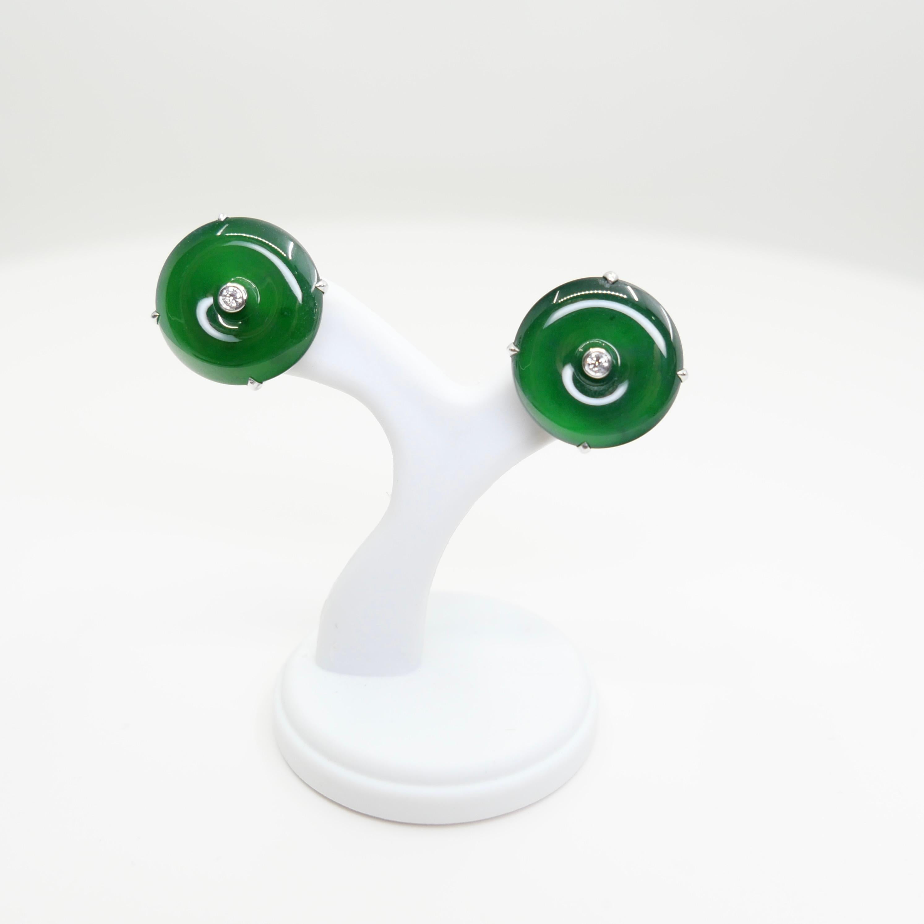 Taille ronde Clous d'oreilles en jade naturel certifié et diamants. Couleur verte impériale véritable en vente