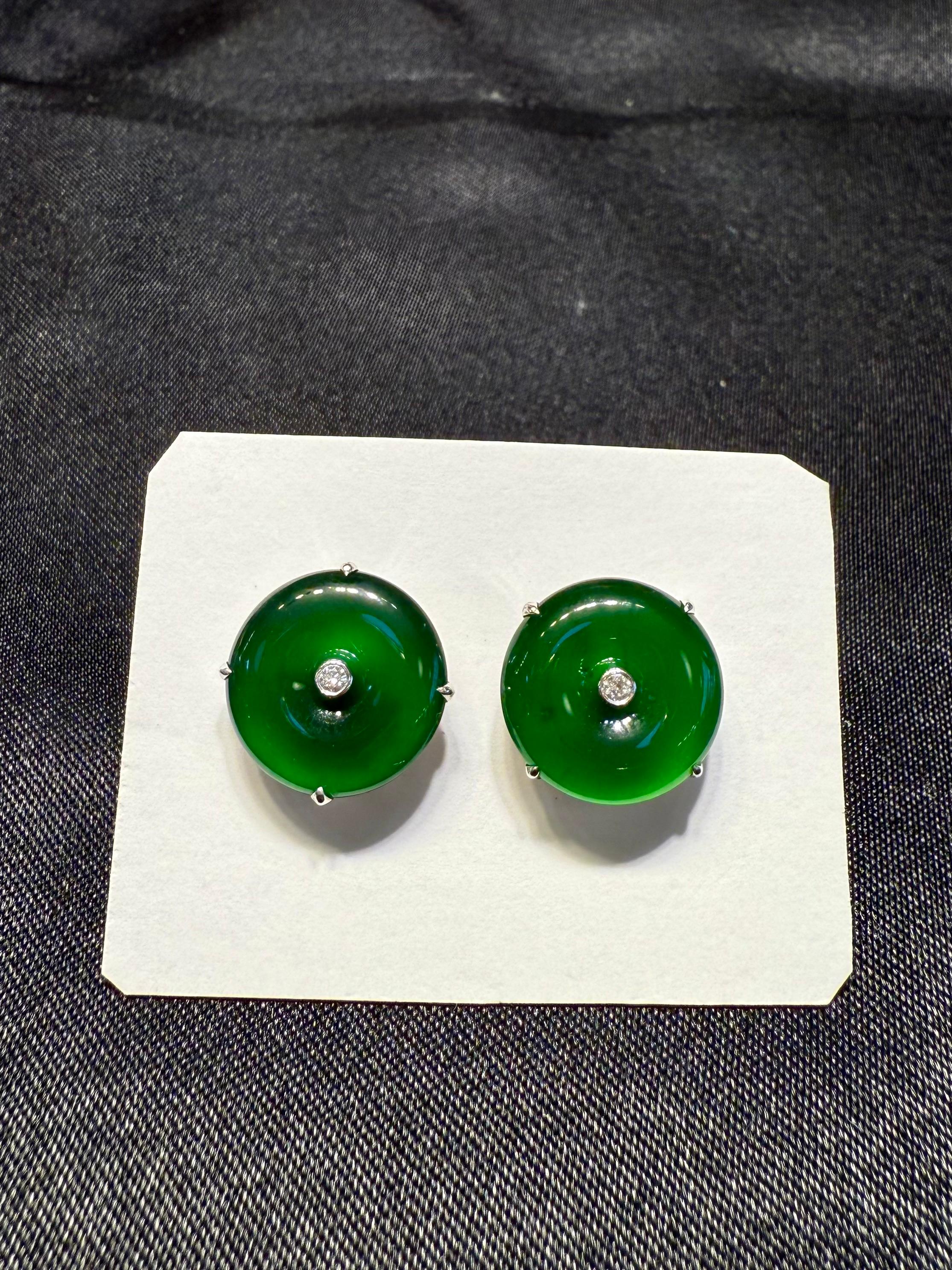 Clous d'oreilles en jade naturel certifié et diamants. Couleur verte impériale véritable Pour femmes en vente