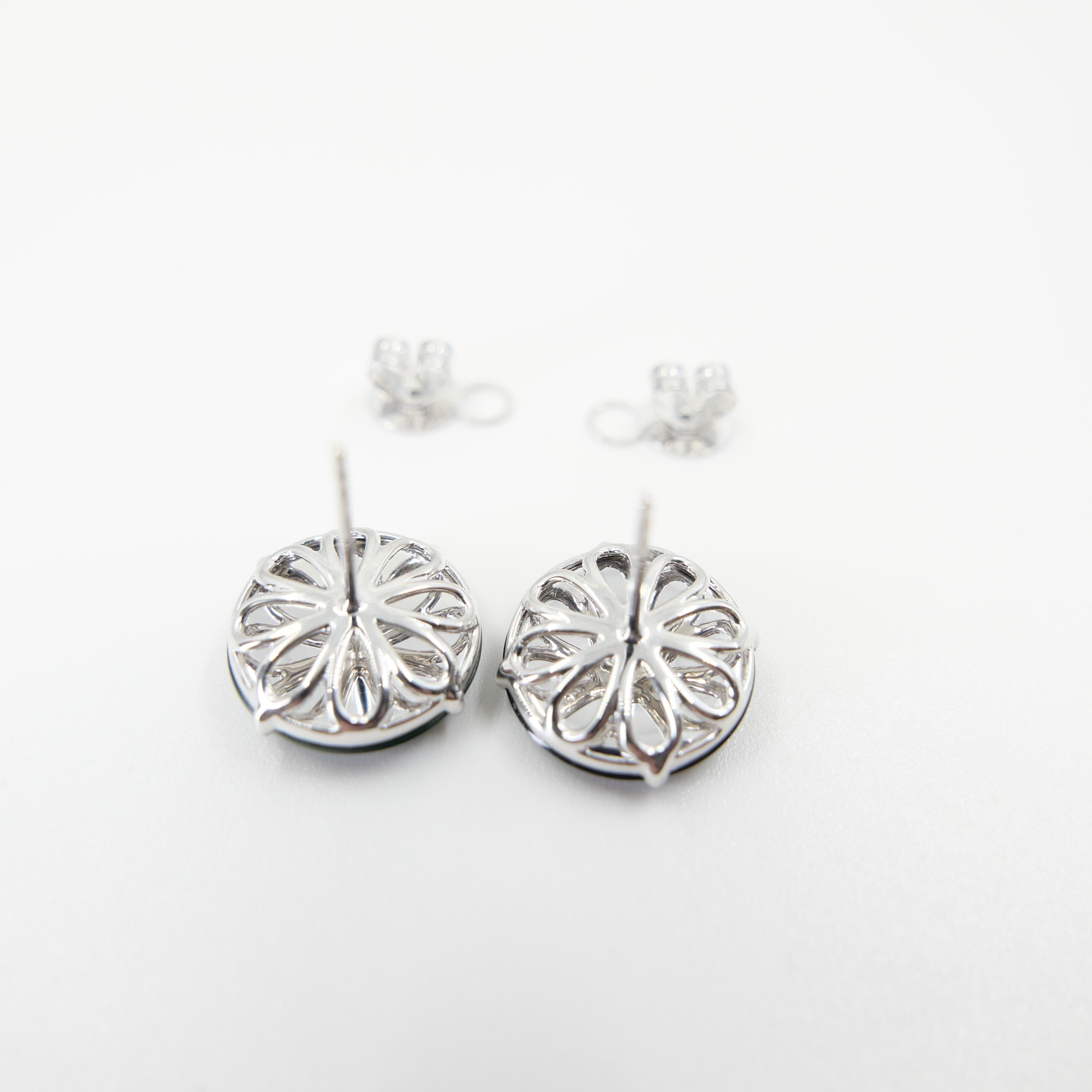 Clous d'oreilles en jade naturel certifié et diamants. Couleur verte impériale véritable en vente 3