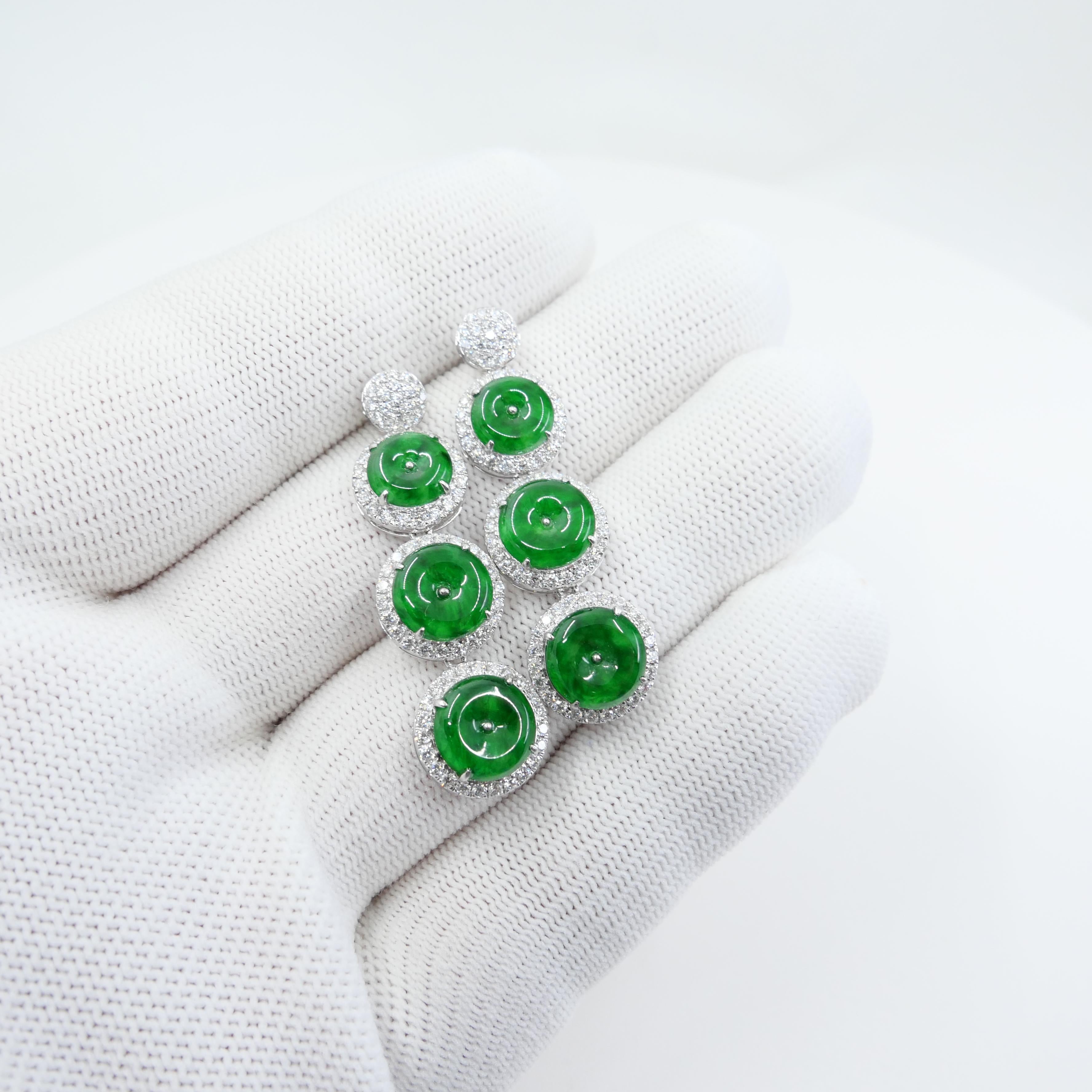 Zertifizierte Tropfenohrringe aus natürlicher Jade und Diamanten. Spinat & kaiserlich-grüne Farbe im Zustand „Neu“ im Angebot in Hong Kong, HK