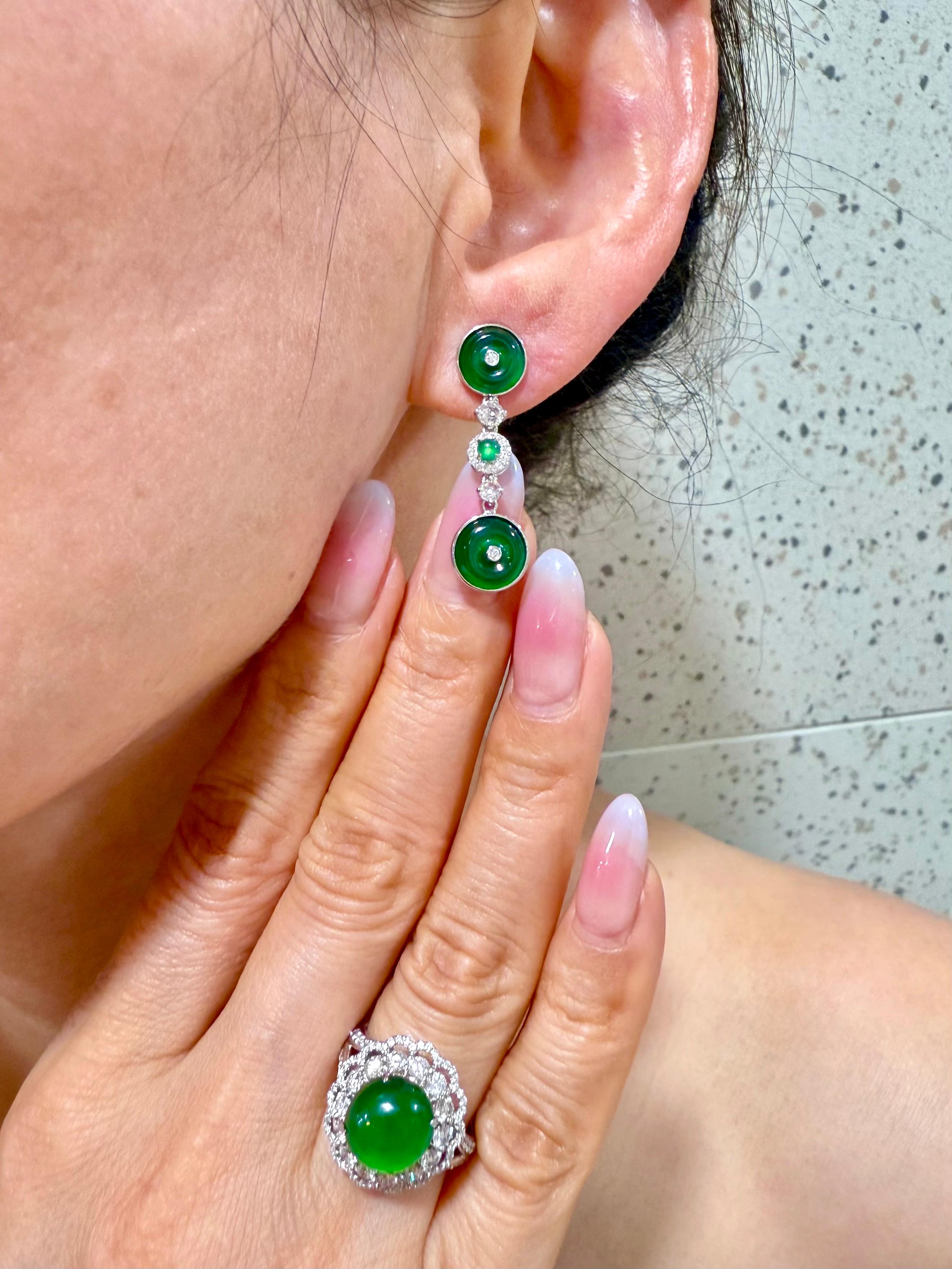 Please check out the HD video! Here is a special pair of imperial green Jade drop earrings. The diameter of the jade donuts are about 8.5mm. The total weight of the certified jades in this setting are 6.8cts. The earrings are set in 18k white gold