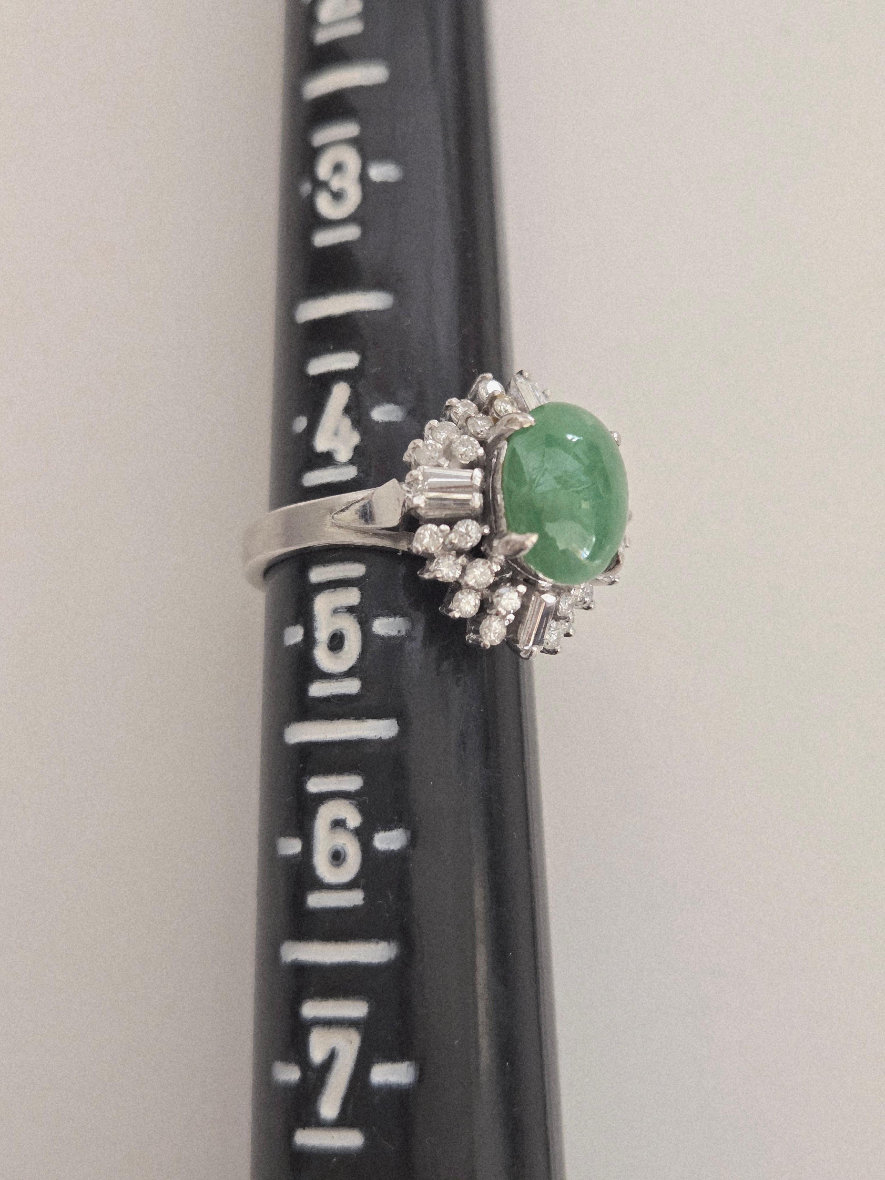 Zertifizierter Cocktailring aus natürlichem Jadeit und Diamant aus Platin im Zustand „Gut“ im Angebot in Pasadena, CA