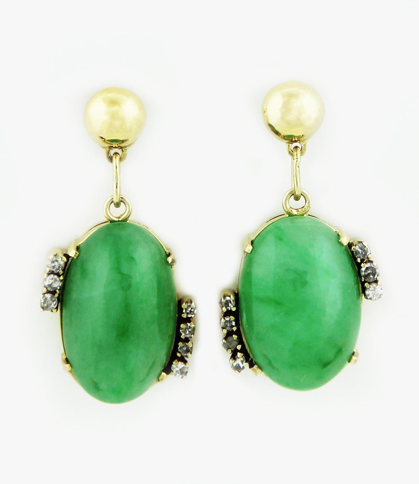 A pair of Earrings set with oval shaped cabochon Jade and diamonds in 18 ct yellow gold.
Jade accompanied with Gemmological Certification Services Certificate for Natural untreated Jadeite Jade.
1 Jade Measurements: 18.5 x 11.6 x 7.0 mm
1 Jade