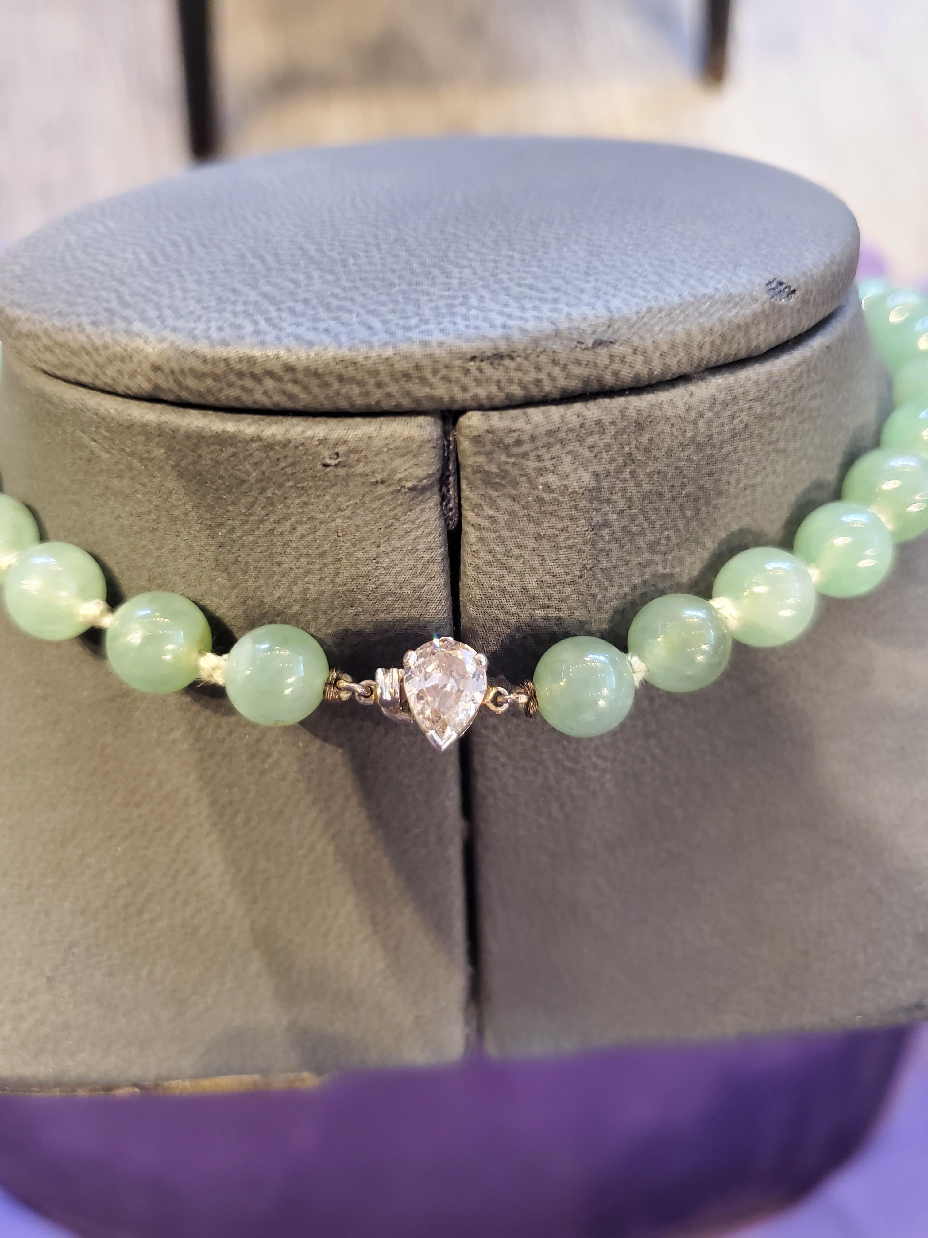 Certified Natural Jadeite Jade Bead Necklace In Excellent Condition For Sale In New York, NY