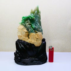 Importante décoration en jade naturel certifié, intitulée « My Beautiful Home Town » (Ma belle maison)