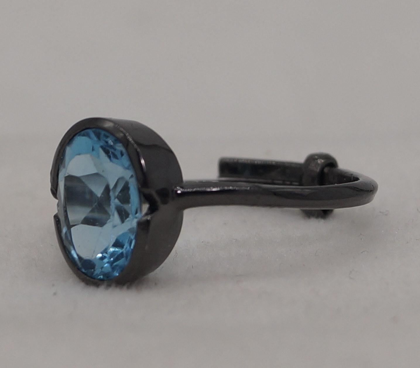 Anello con topazio blu di Londra naturale certificato in argento sterling e oro nero vermeil in vendita 4