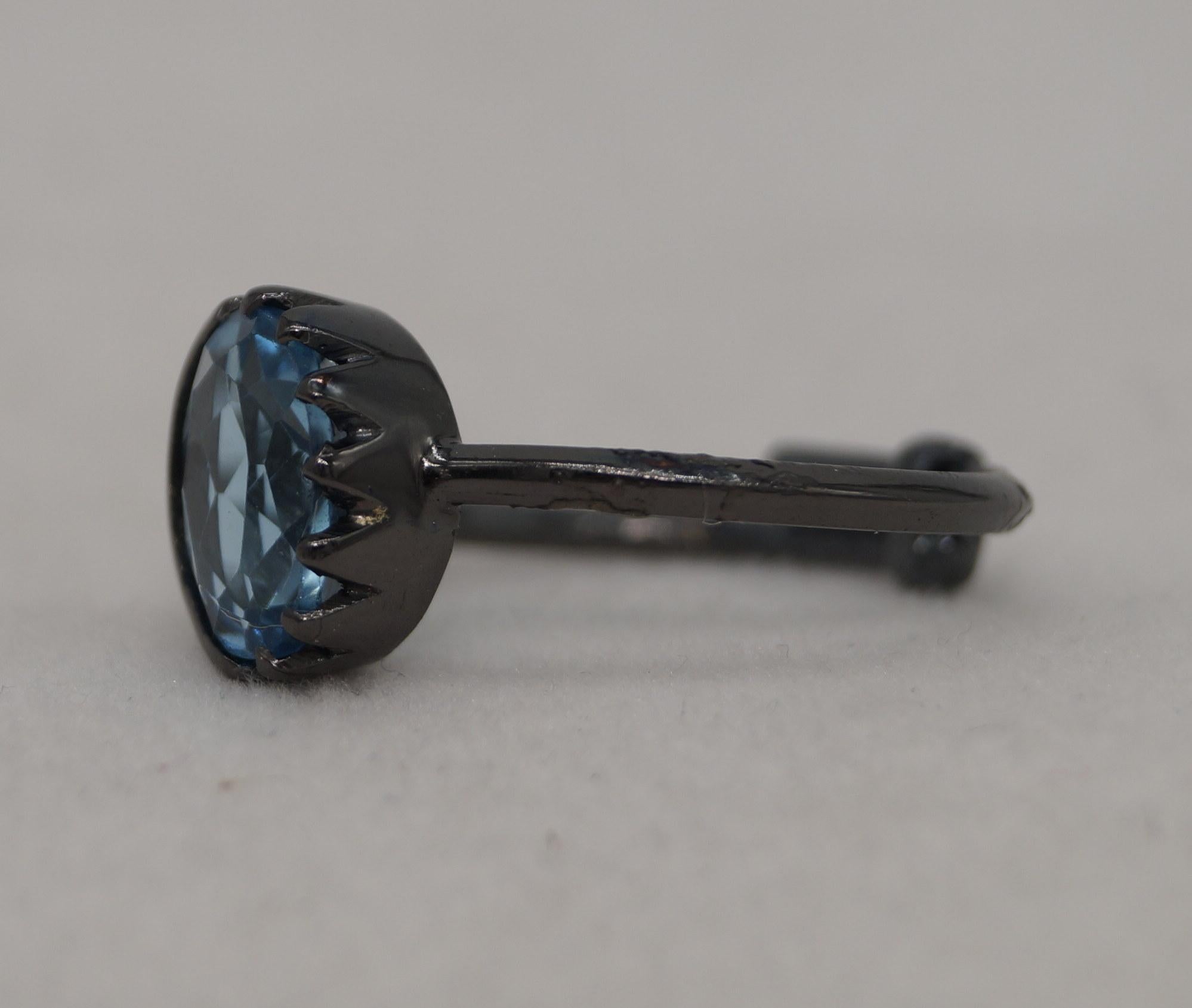 Art Déco Anello con topazio blu di Londra naturale certificato in argento sterling e oro nero vermeil in vendita