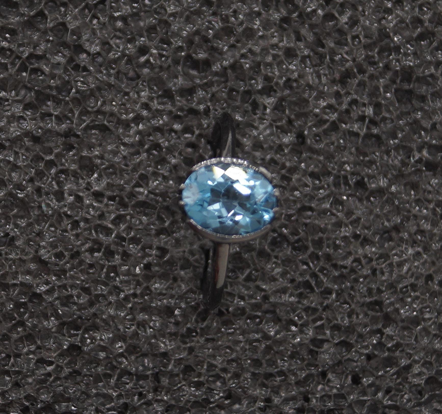 Anello con topazio blu di Londra naturale certificato in argento sterling e oro nero vermeil in vendita 3
