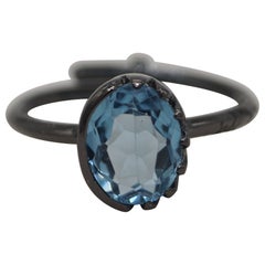 Anello con topazio blu di Londra naturale certificato in argento sterling e oro nero vermeil